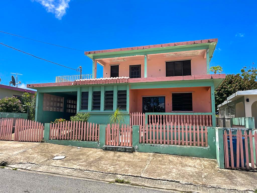Casa Rosa, Brisas de Santa María · $250,000