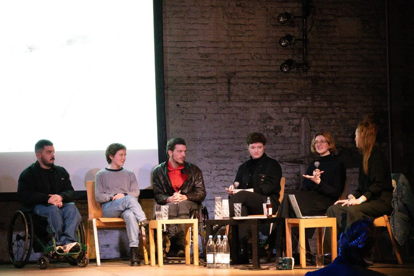How can we crip the city and imagine non-ableist urban spaces?

Last week @poppy_levison was part of a Stadpluraal panel at @recyclartbxl in Brussels about the importance of shifting power to disabled communities, whose lived experiences should activ