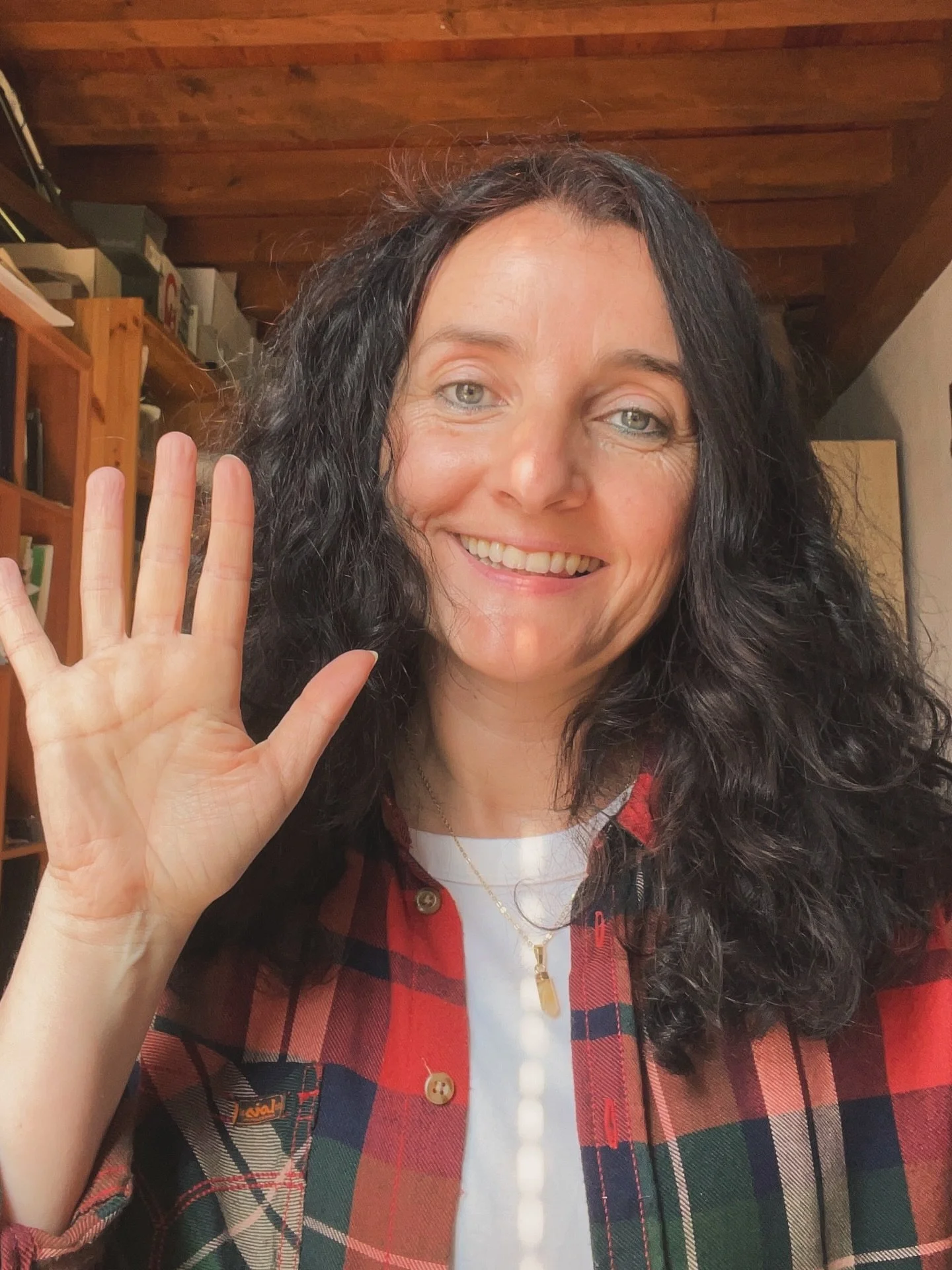 Goodbye 2025, hello 2026 ✨🌙
A new year opens its door, bringing more good moments, golden sunsets, quiet landscapes, the best companions, deep forests, birdsong at dawn, and time to listen to the fairies whispering between the trees. 🌲🕊️🧚&zwj;♀️
