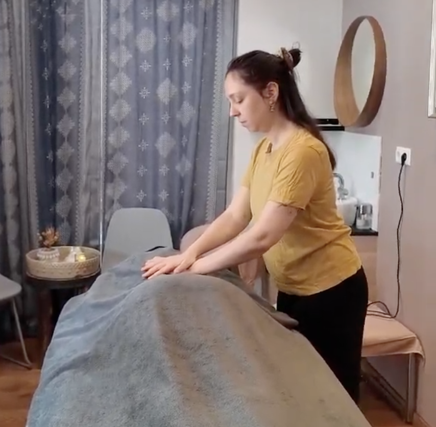 Beyond the Surface: How Naomi Brings Chinese Medicine to Her Massage Practice