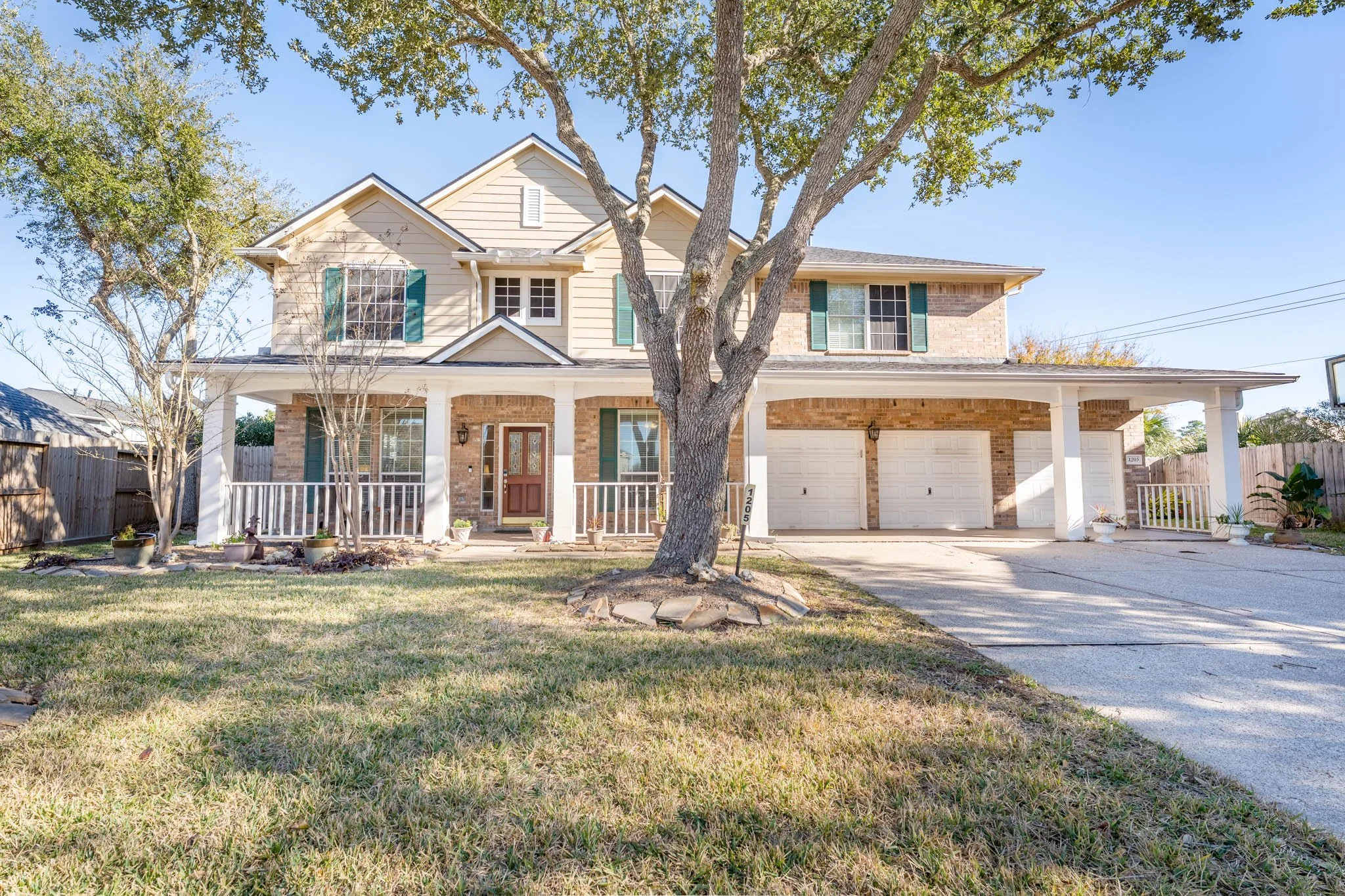 1205 Cambridge Court_001.jpg