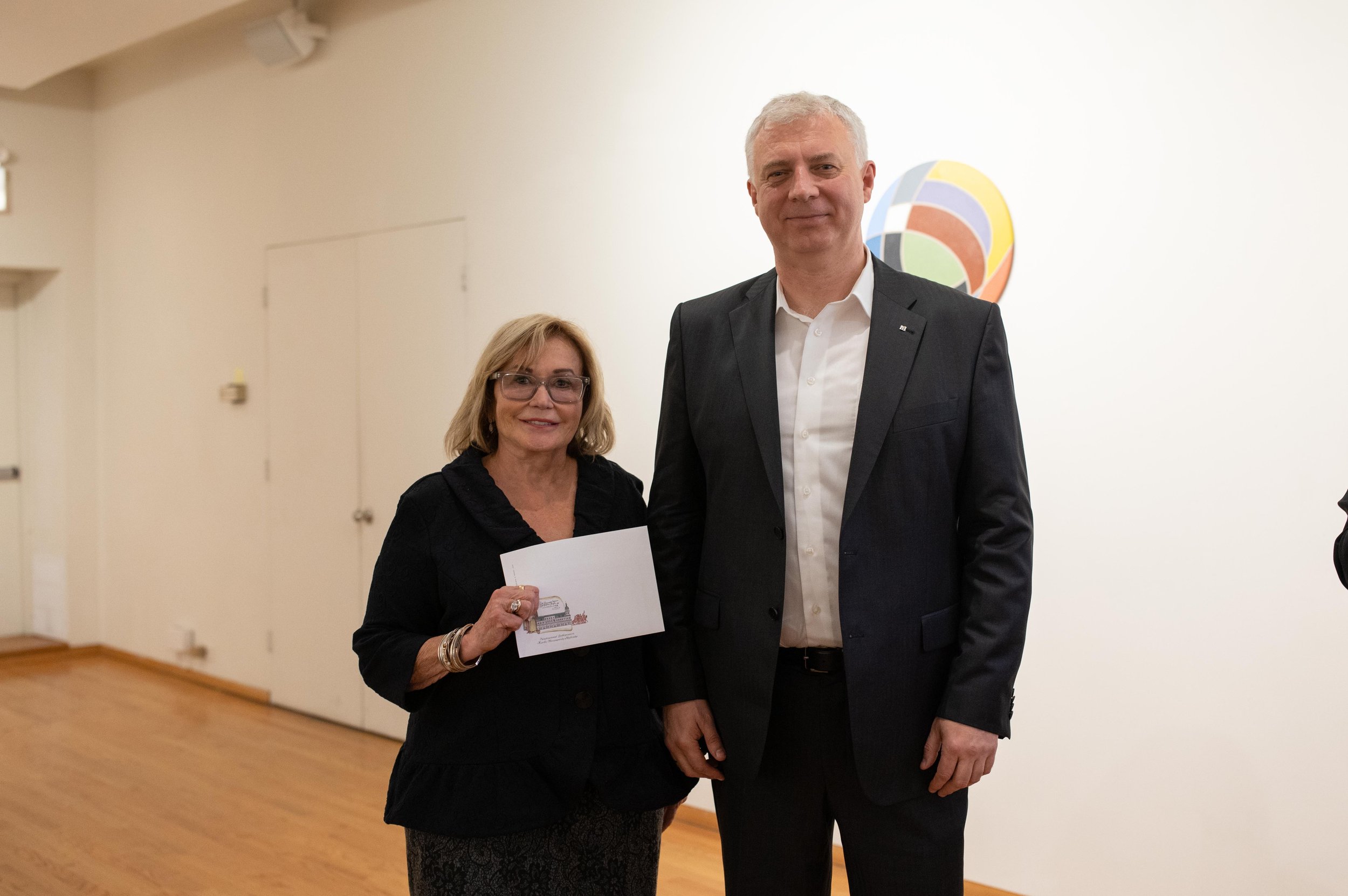 Award to Motria Melnyk president of Ukr INstitute of Modern Art.jpg