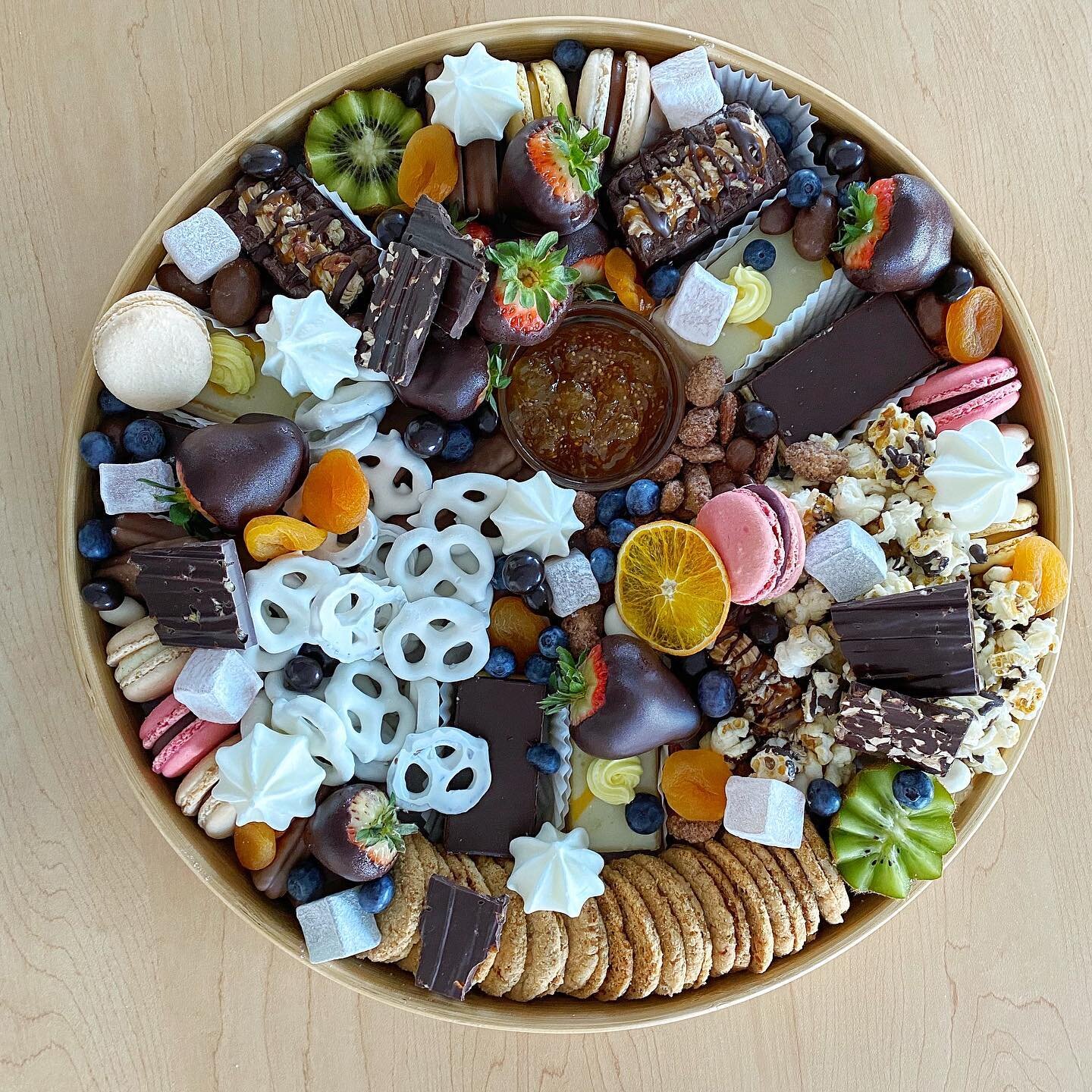 Over the next few days I&rsquo;ll be posting some of my favourite creations from 2021 that I never got around to posting. Starting with today: Dessert boards were having a moment!⁣
 ⁣
Yay or nay to having some kind of dessert option permanently on th