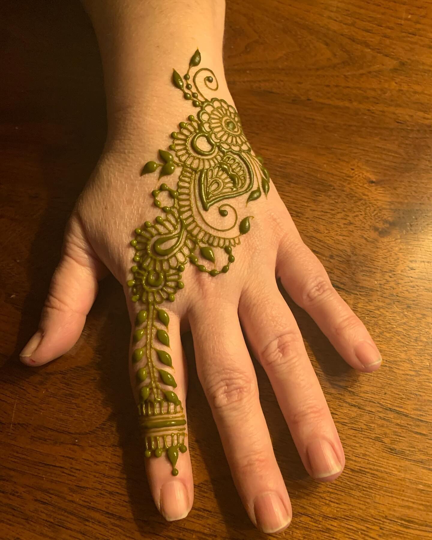 Henna at @stockadetavern for a 39th birthday party! 🥳 

As a small business owner who does henna at people&rsquo;s most special and memorable life celebrations, I pride myself on providing fantastic customer service. I&rsquo;ve had several clients t