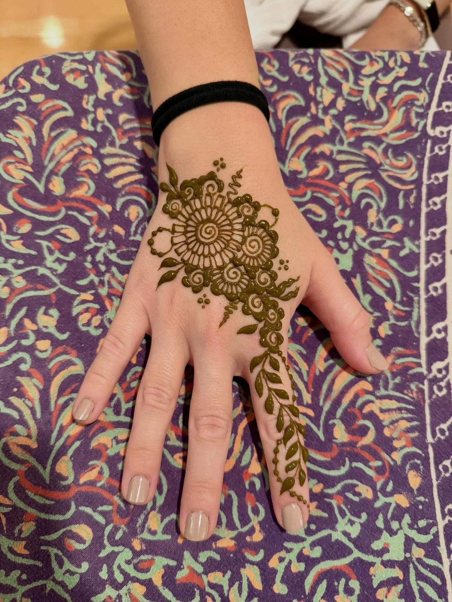 Henna at the grand re-opening celebration at the Greenwich location of @kaiayoga 🧘🏽&zwj;♀️ 

#henna #cthenna #kaiayoga #hennaartistry #hennabyelyse #greenwichct @ashleygullotta