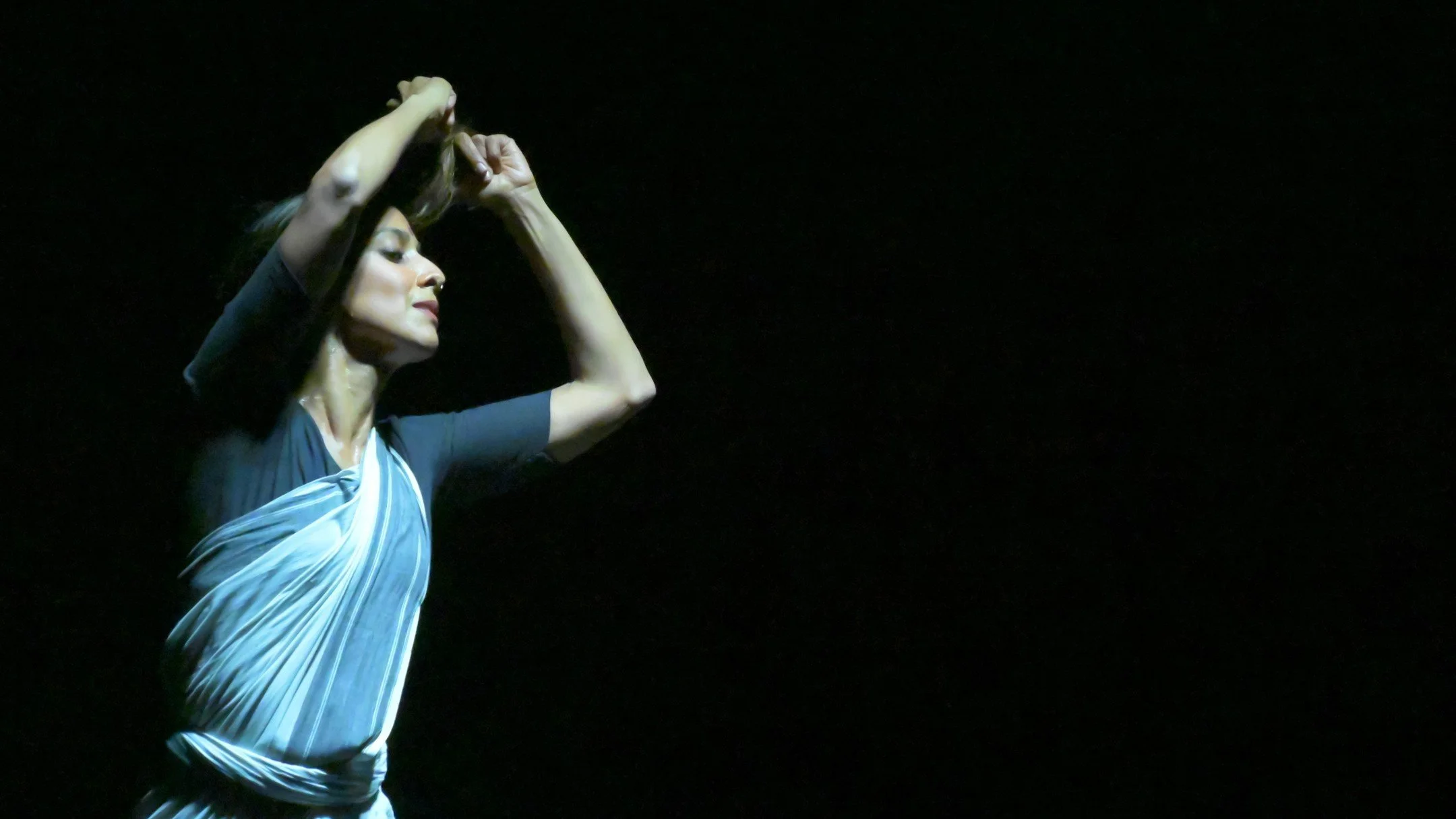 It was truly an honor to have @mythiliprakash return to Chicago with "She's Auspicious" this past weekend. 

Thank you Mythili and her brilliant team, the Dance Center, Columbia College Chicago @dancecenterpresents for such a beautiful part