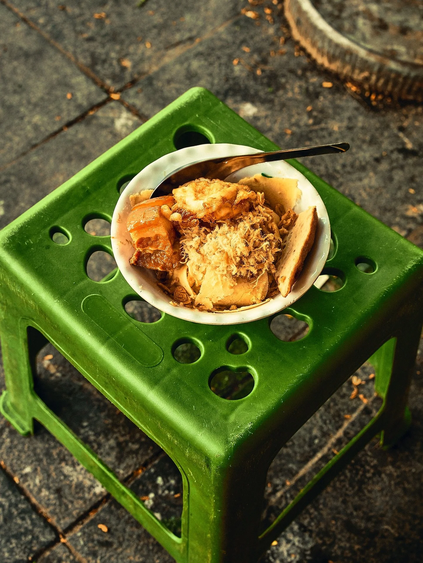 Eating b&uacute;n chả every damn day, sweating through two shirts before noon, lost in a market that smells like herbs, smoke, and motor oil. 🇻🇳 #vietnam #hanoi #streetphotography