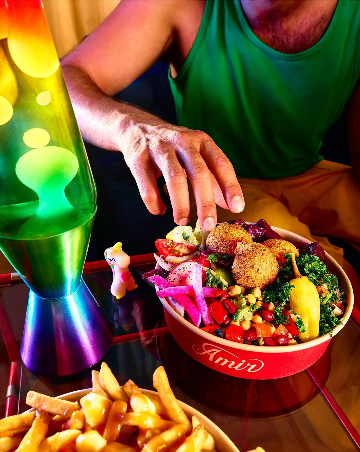 Obsessed with these colors for our last project with Amir. 🧄 🥙 
#ad : @micheleid #foodstylist : @mielstylist #photographer: @williamlapierr 
#lebanesefood #food #advertising