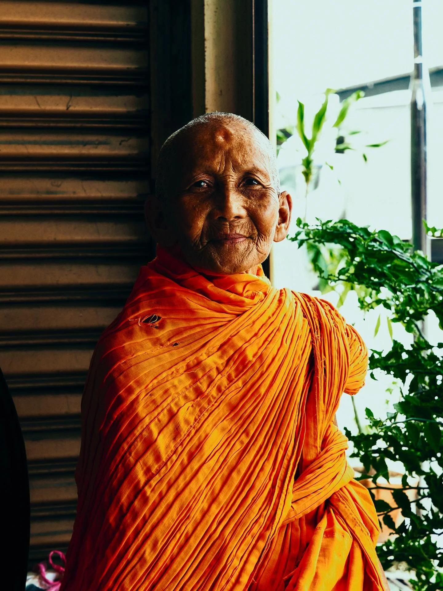 Colors &amp; people waking up in Penang Malaysia ☕️ 🇲🇾 
.
.
#streetphoto #morning #travelfood #streetfood #malaysia #penang #photographer #photo