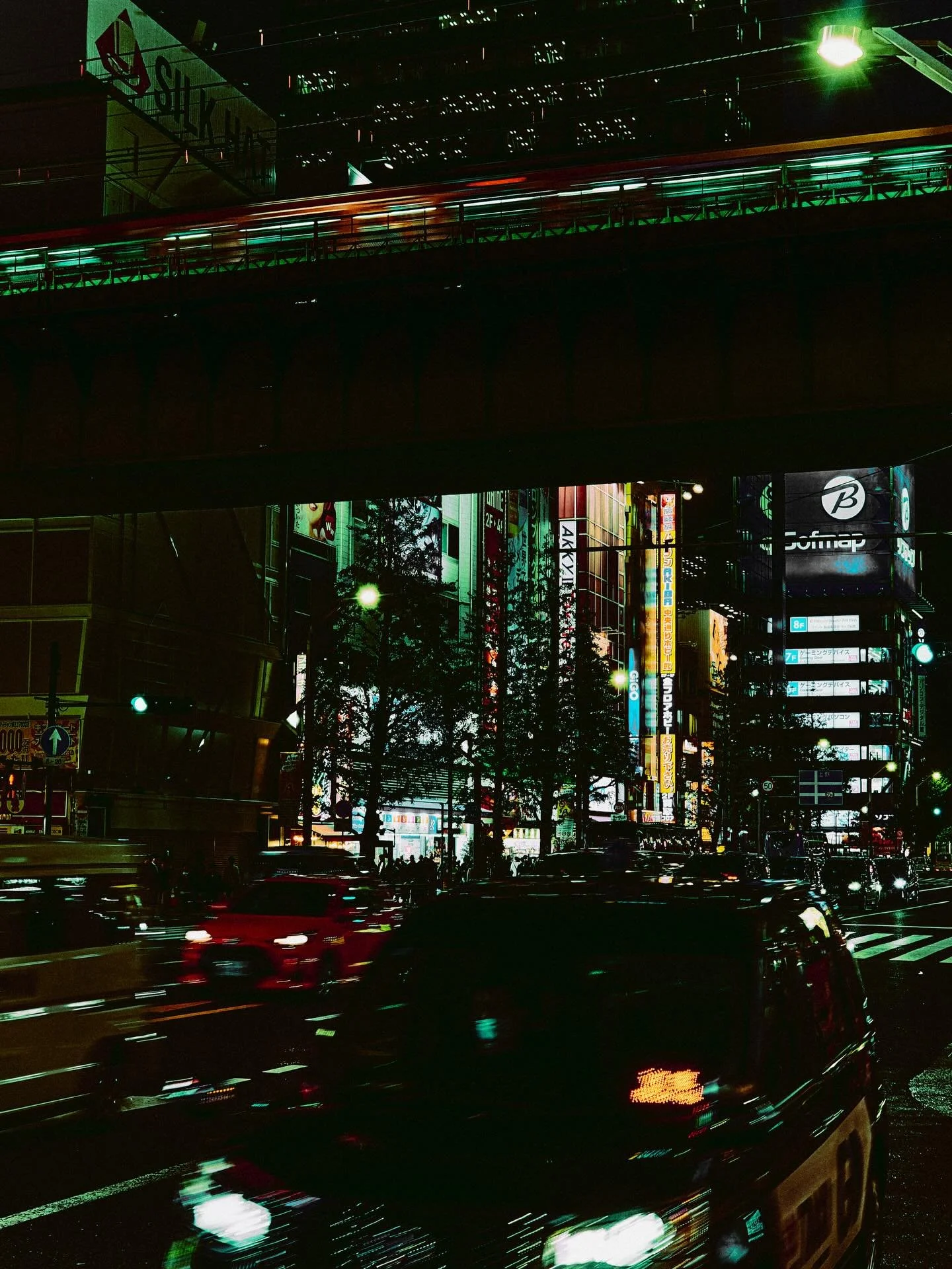 Night walk in Tokyo 🌃 🗼 🇯🇵 
#japan #tokyo #nightphotography #streetphoto #editorialphotography #photographer