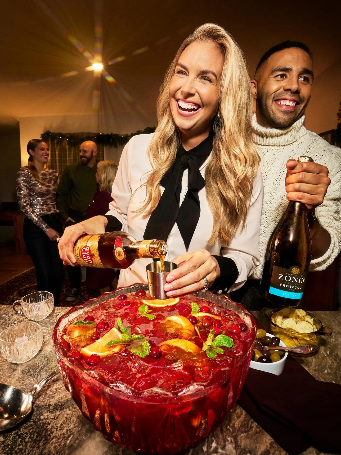 🎄CHRISTMAS CAMPAIGN SAQ 🍷
Avec @cossette.fr x @shootstudio 💫
so proud of that one Joyeux No&euml;l ❤️

Client: @lasaq 
Photographer: @williamlapierr 
Retouche: @audreedesnoyers 
Light\assist photo: @eliannefournier @axel_palomares_photographer 
Se