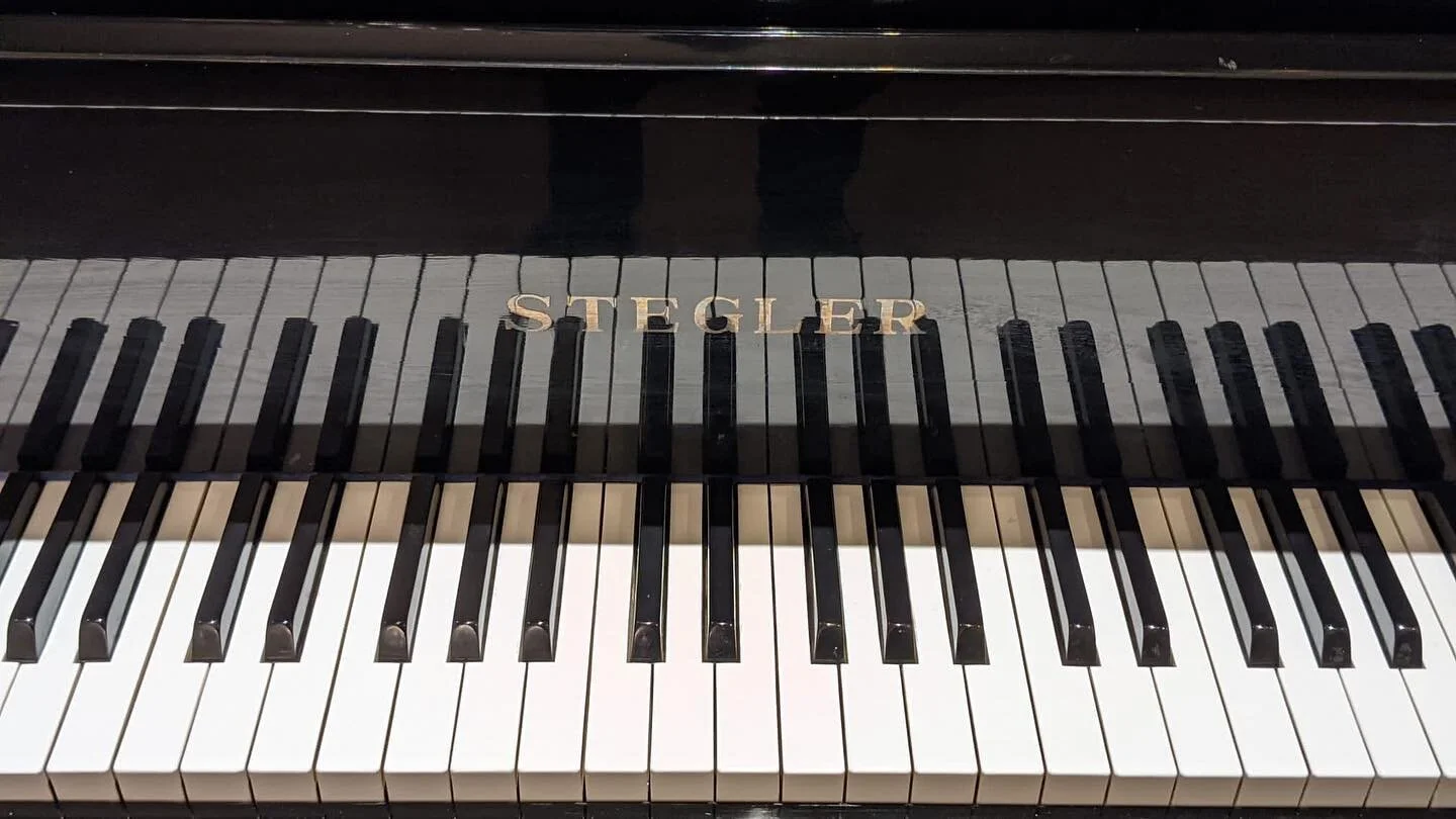 This Stegler is heading to its forever home in West Rouge tomorrow morning.🎹
#babygrandpianosforsale #stegler #steglerpiano
