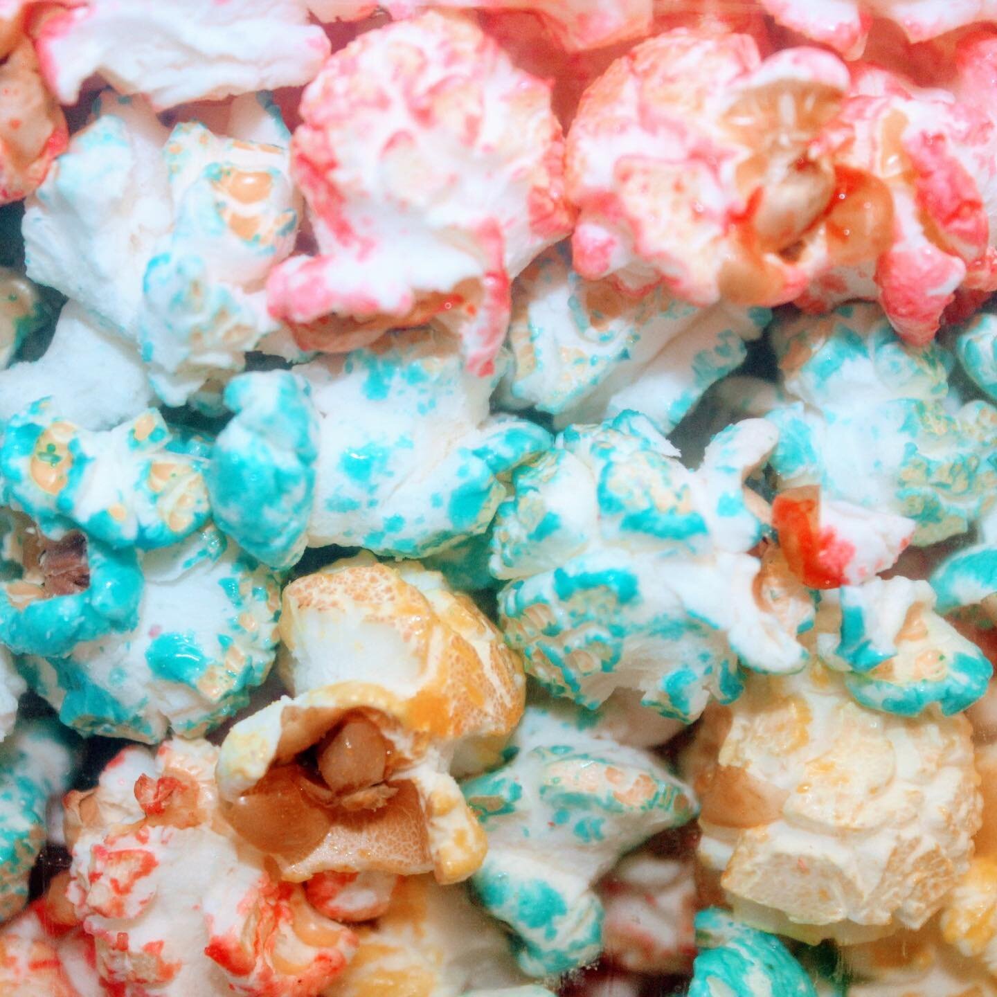 Vanilla pink, raspberry blue or banana yellow popcorn now available. Great for parties baby showers and wedding favours. Come see us at www.empirepopcorn.co.uk for free delivery on all products this month #ukfoodie #popcorn #ukwedding #weddingfavours