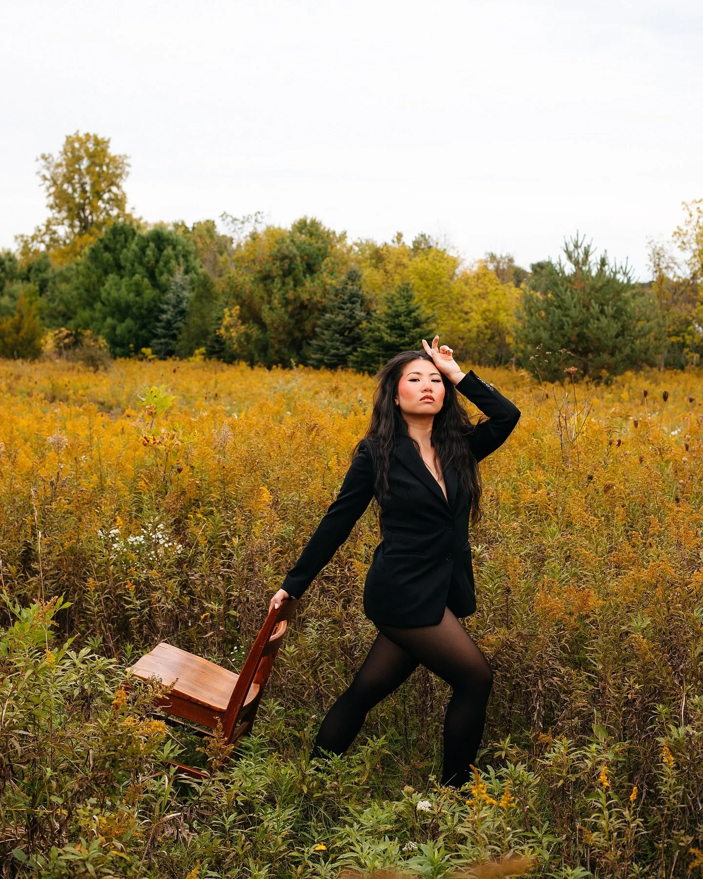 ✨AUTUMN 🍂 ENCHANTMENT MINI SESSIONS✨

Step into a world of Autumn Enchantment, where 
the crisp, vibrant colors of the season meet the elegance of editorial fashion. Nestled in a secret, hidden park showcase your inner glow in the beauty of golden l