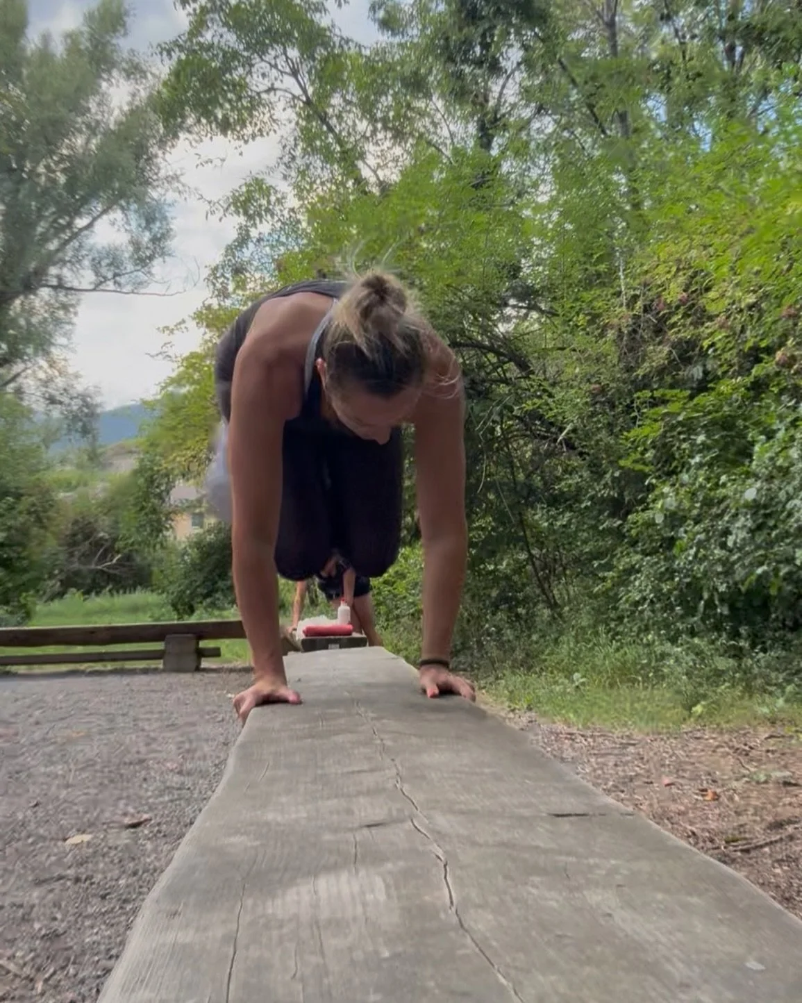 Pr&eacute;serve tes os &agrave; la m&eacute;nopause 

👉 Avec la m&eacute;nopause, la perte osseuse s&rsquo;acc&eacute;l&egrave;re et augmente le risque d&rsquo;ost&eacute;oporose. 

💪 La meilleure pr&eacute;vention ? Associer musculation + enduranc