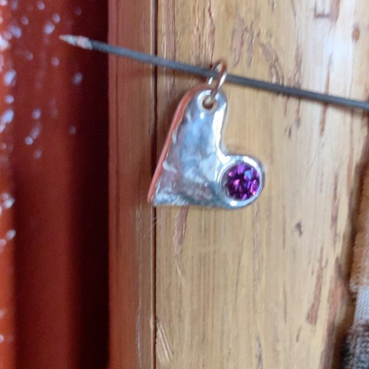 Because Mother&rsquo;s Day is in a week. 
because you can never have too many hearts, or amethysts or garnets.
Or just because....💕🌺🌹
Hand made fine silver and gems, $75. 

#mothersdaygifts #handmadeinidaho #ketchumidaho #sunvalleyidaho #finesilve