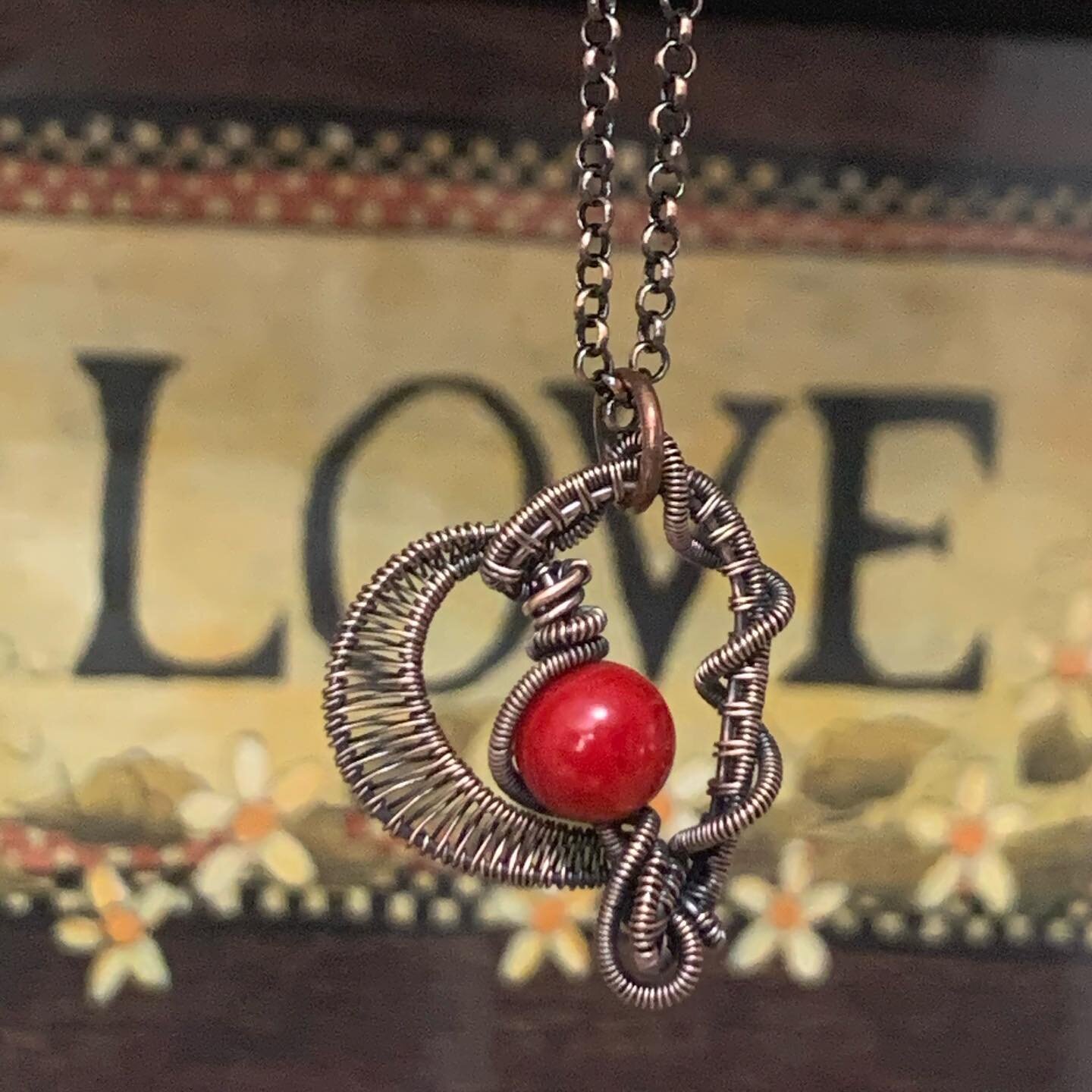 Share a little love 💕 

#beminevalentine #wirewrappedjewelry #copperwirejewelry #red  #coral  #valentinegifts #loveweek #underfifty #ketchumidaho #sunvalleyidaho #handmadeinidaho