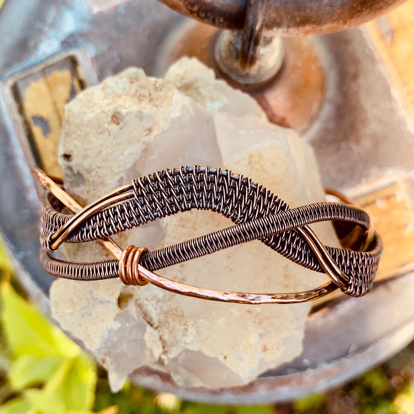 This bracelet has a pretty sexy flow don&rsquo;t you think? I was def in my happy place weaving this one💕

#wirewrappedjewelry #wirewrappedbracelet #copperwire #idahoartist #moonshinesunvalley #moonshinesv #womensupportingwomen #ketchumidaho #jewelr
