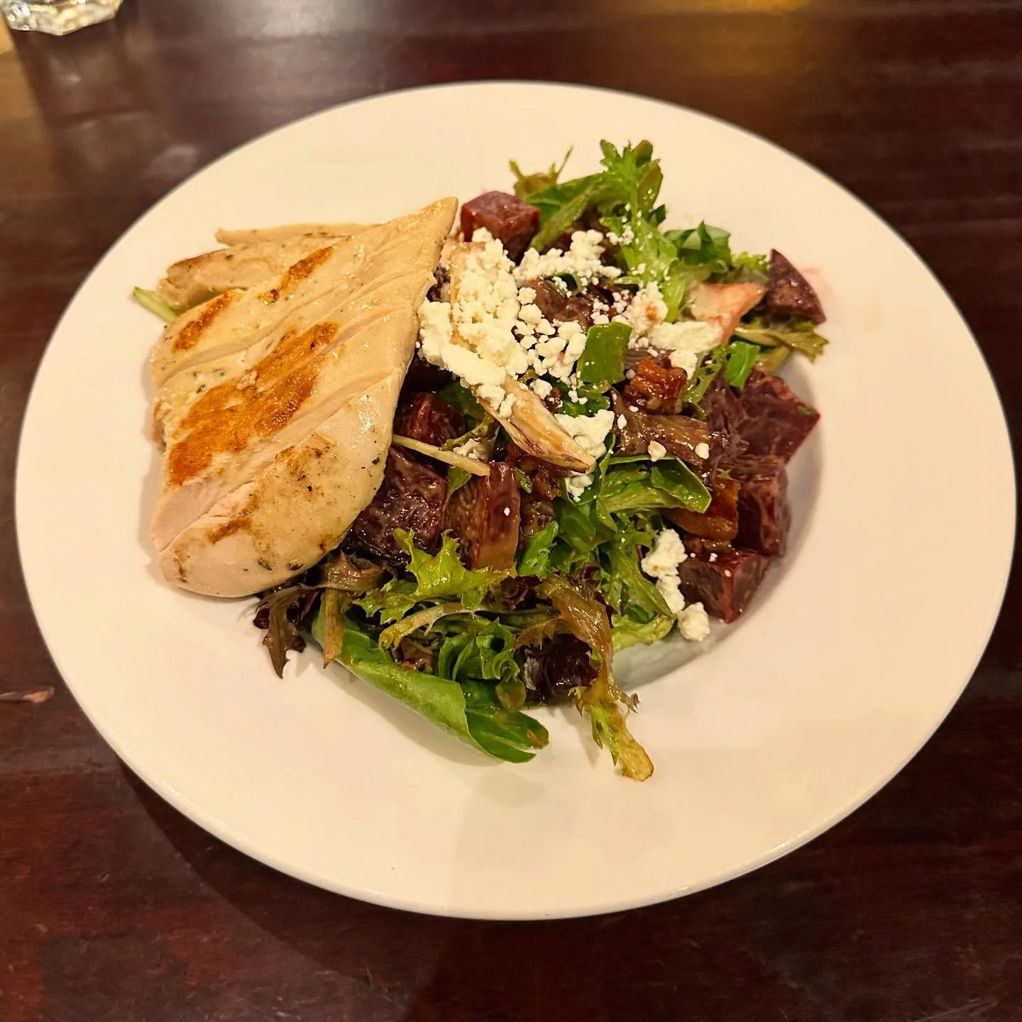 Our new seasonal salad - featuring a bed of mixed greens tossed in house made balsamic vinaigrette topped with roasted beets, goat cheese, bacon lardons, and candied pecans. It&rsquo;s almost the weekend, come see us! 
.
.
 #themerc #themercsaratoga 
