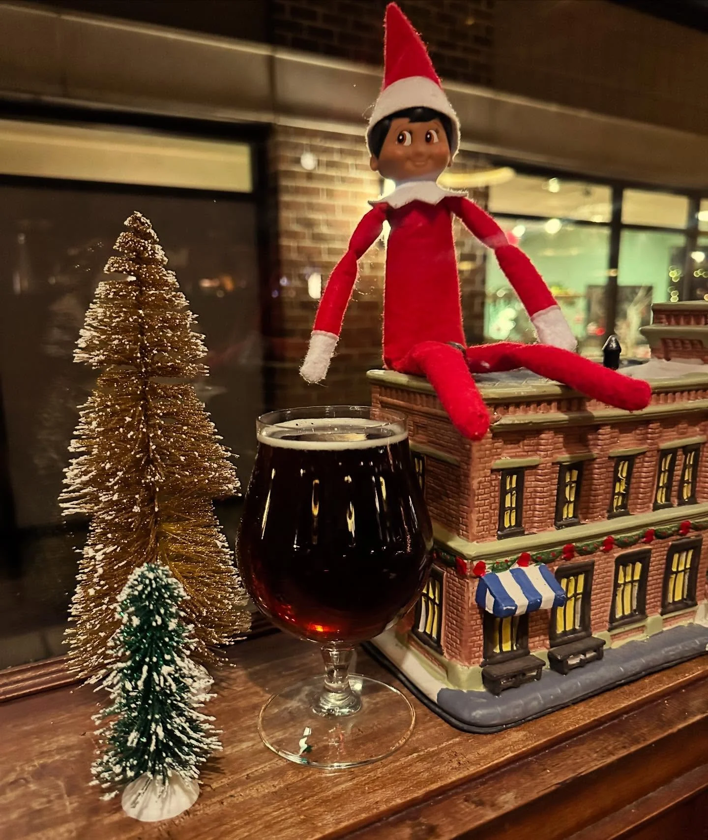 Get into the holiday spirit with @troegsbeer Mad Elf Holiday Ale! This ale boasts flavors of chocolate, honey, and cherries - and will warm you right up. 🍺🎄Come get one after your holiday shopping!
.
.
 #themerc #themercsaratoga #downtownsaratoga #