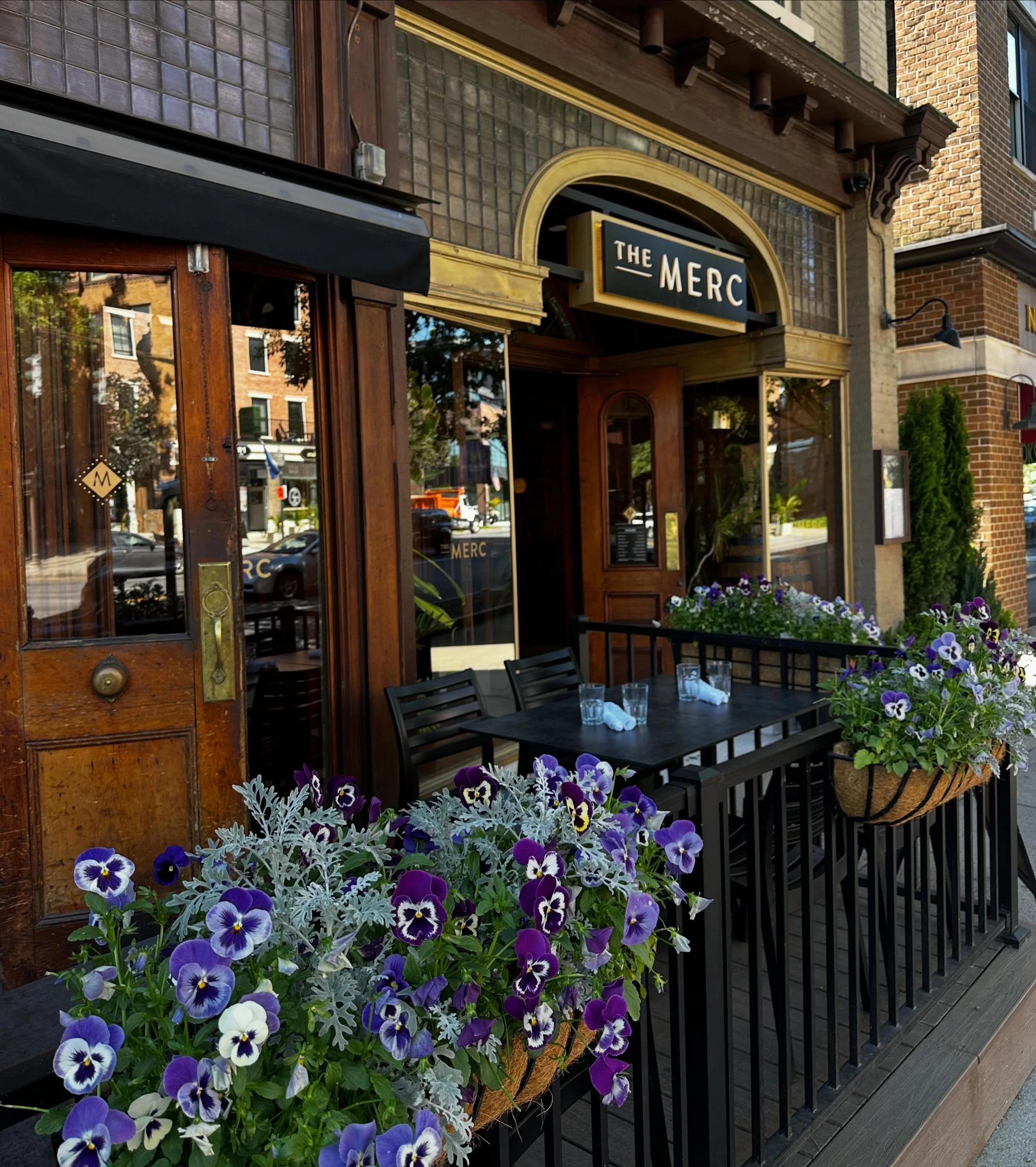 Belmont week kicks off tonight! Come enjoy the music of @fitzandthetantrums and @officialverticalhorizon this evening from our patios! Far enough to be away from the crowd but close enough to enjoy some tunes!
.
.
 #themerc #themercsaratoga #downtown
