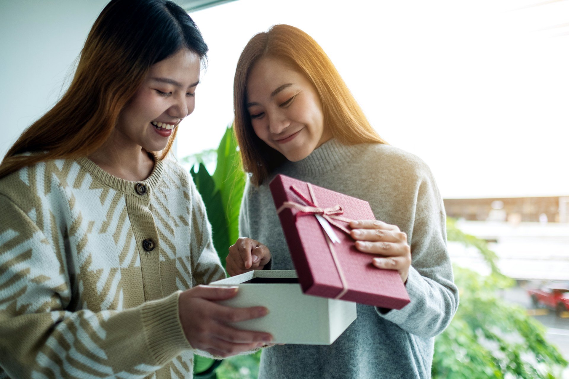 New Hire Welcome Boxes for Culture Fit: Turn Values Into an Unboxing Experience