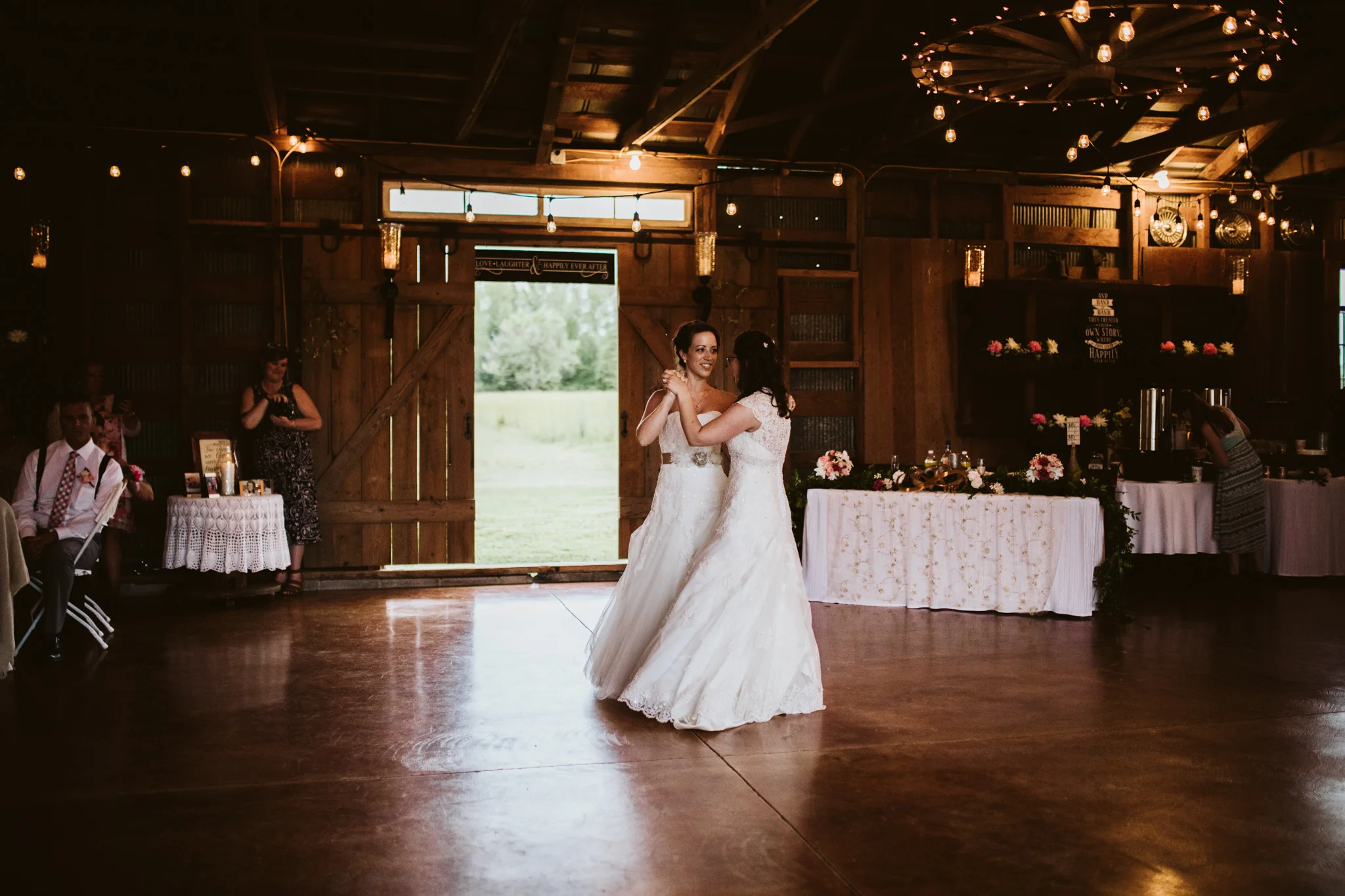 julieandkellypalmer.thebarnsattimberneck.rebeccaburtphotography-34.jpg