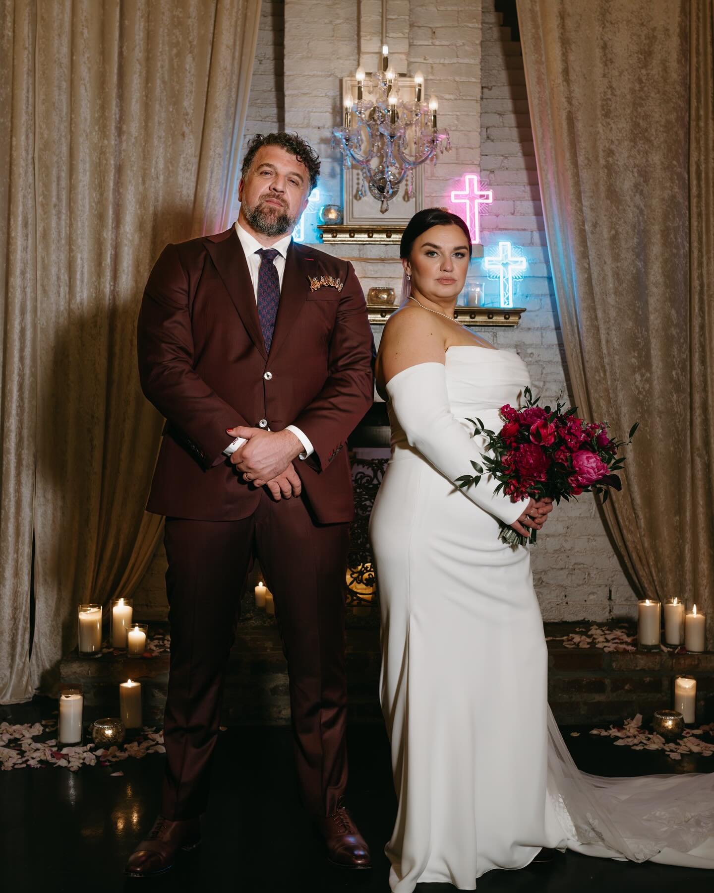 &ldquo;I am fortune&rsquo;s fool&rdquo; &hearts;️🗡️🕯️

Planner @maryleemarmerevents 
Venue @mankinmansion 
Florals @maryleemarmerevents 
Dress @urbansetbride 
Veil @lexsofcarytown 
Alterations @richmondsewing 
Suit @707rva 
Crystal boutonni&egrave;