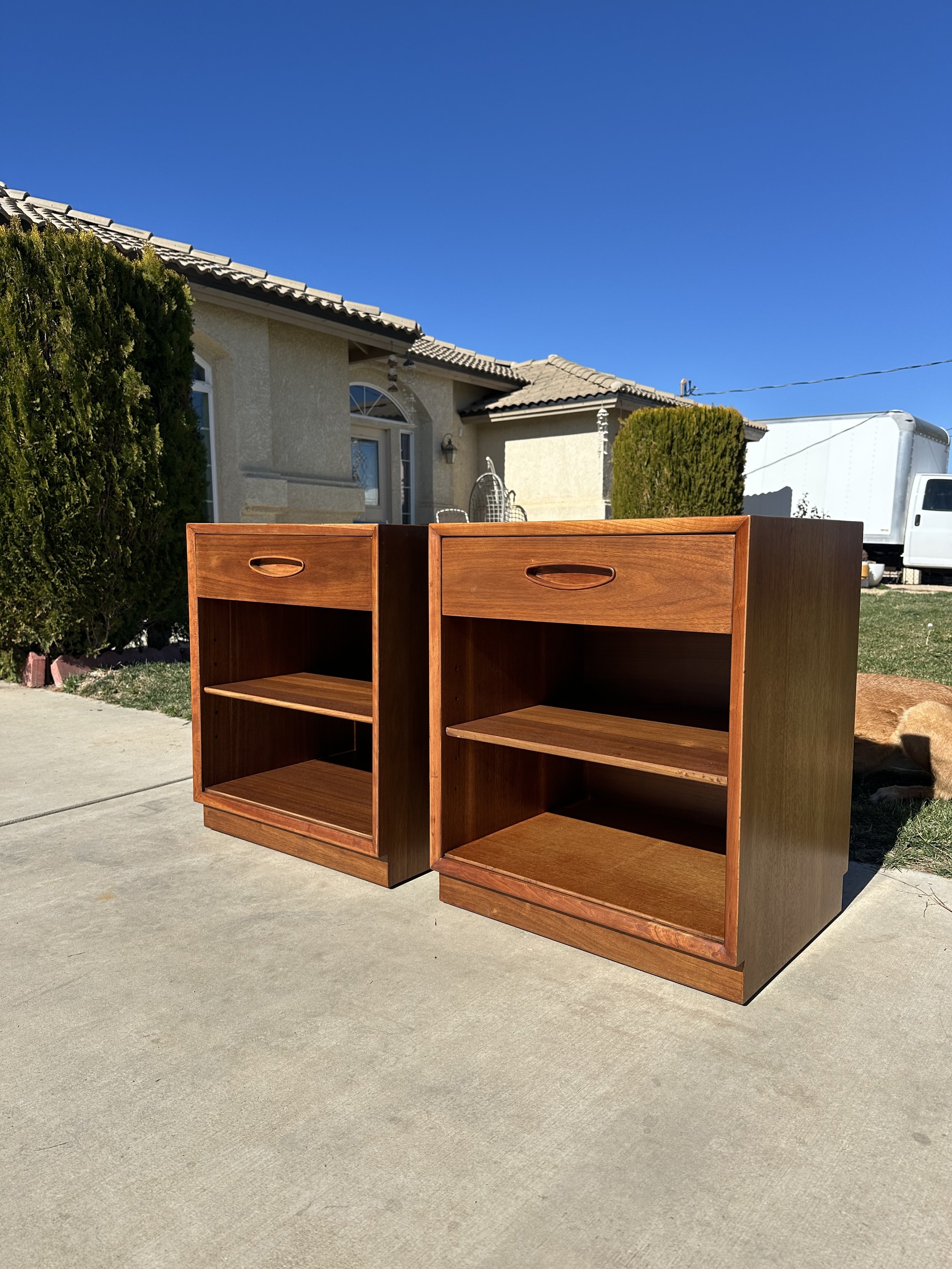 #0969- Henredon Nightstands