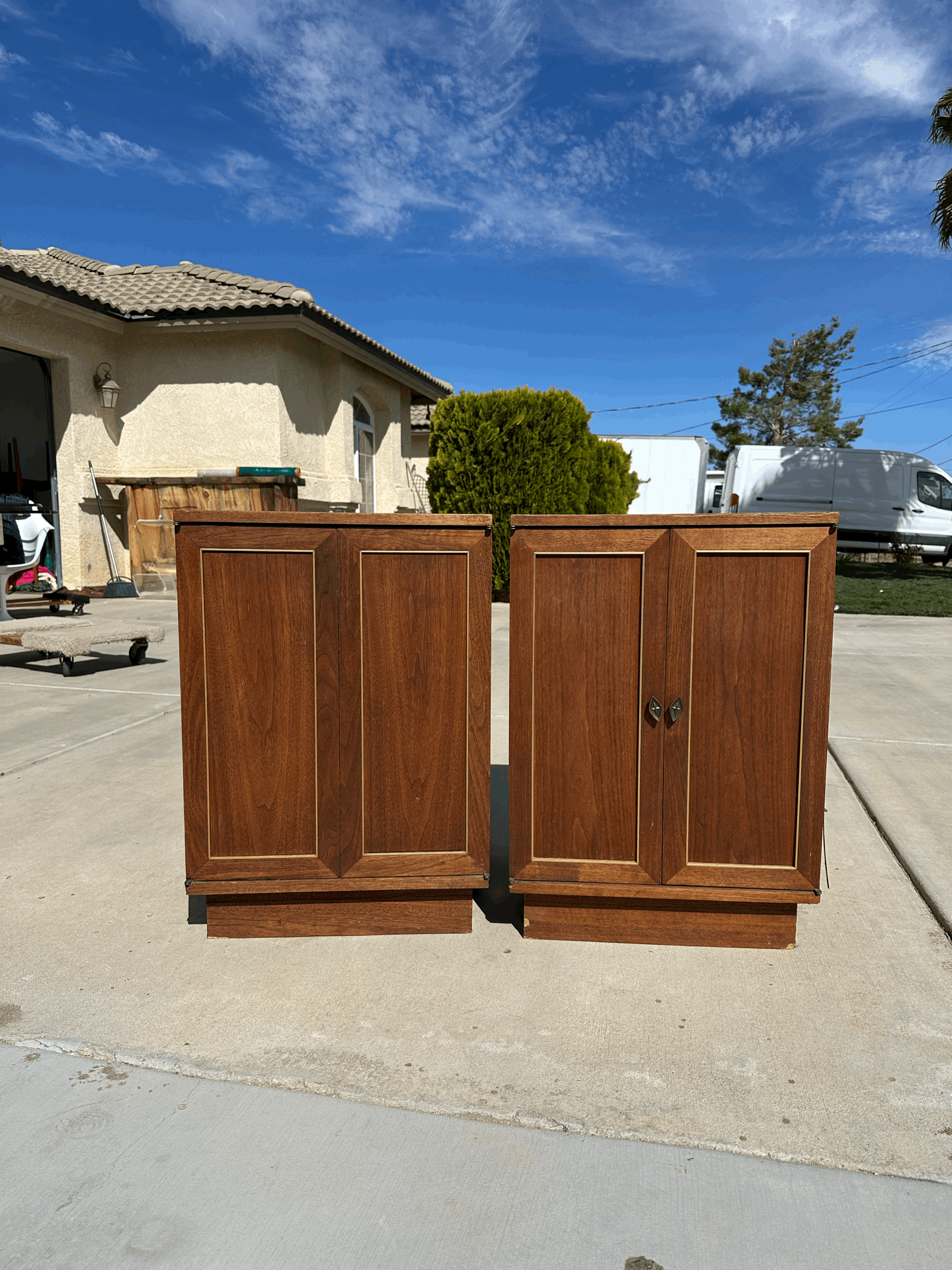 #0870- Pair of Nightstands