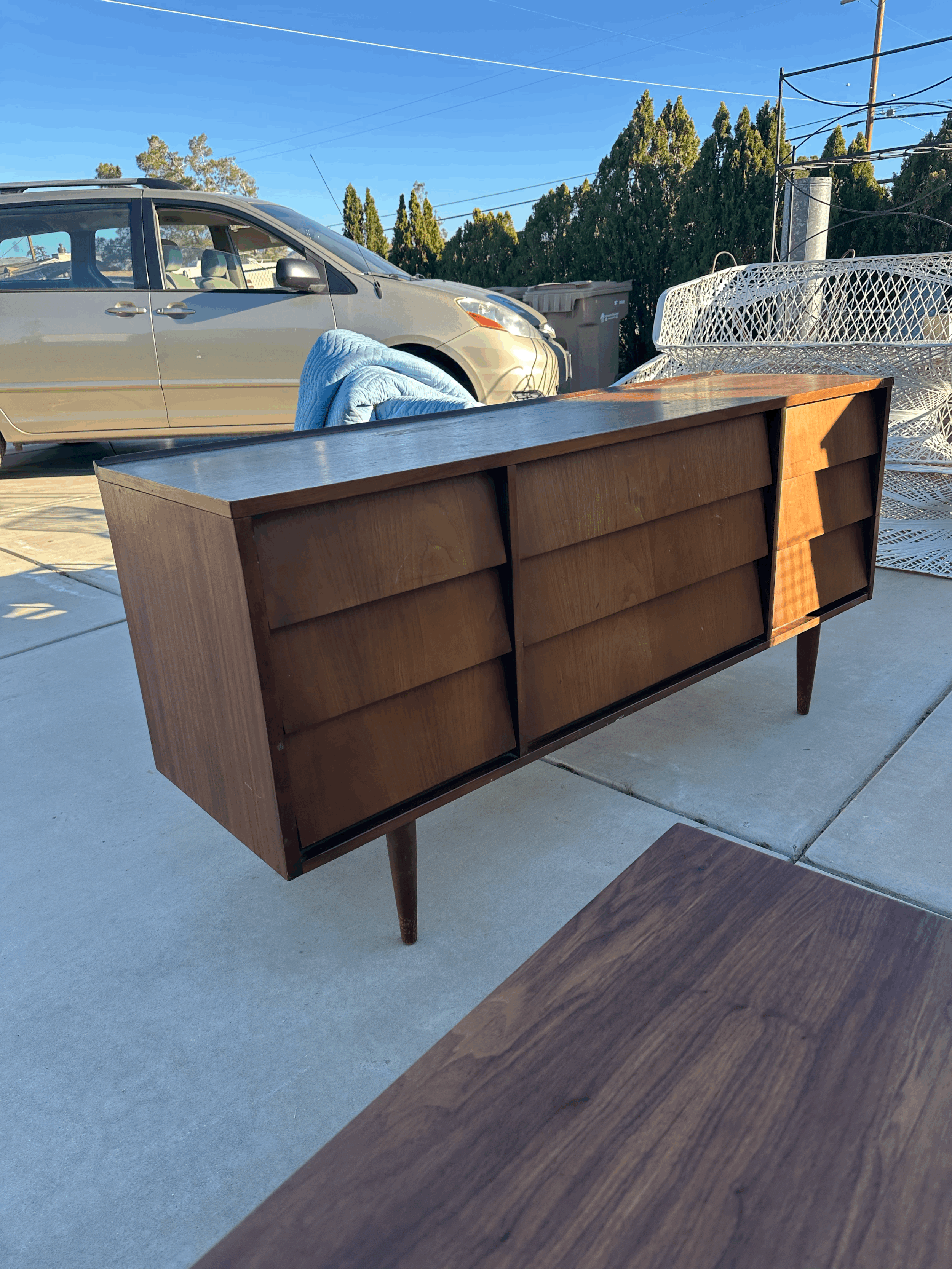 #0951- 9 Drawer Shutter Dresser