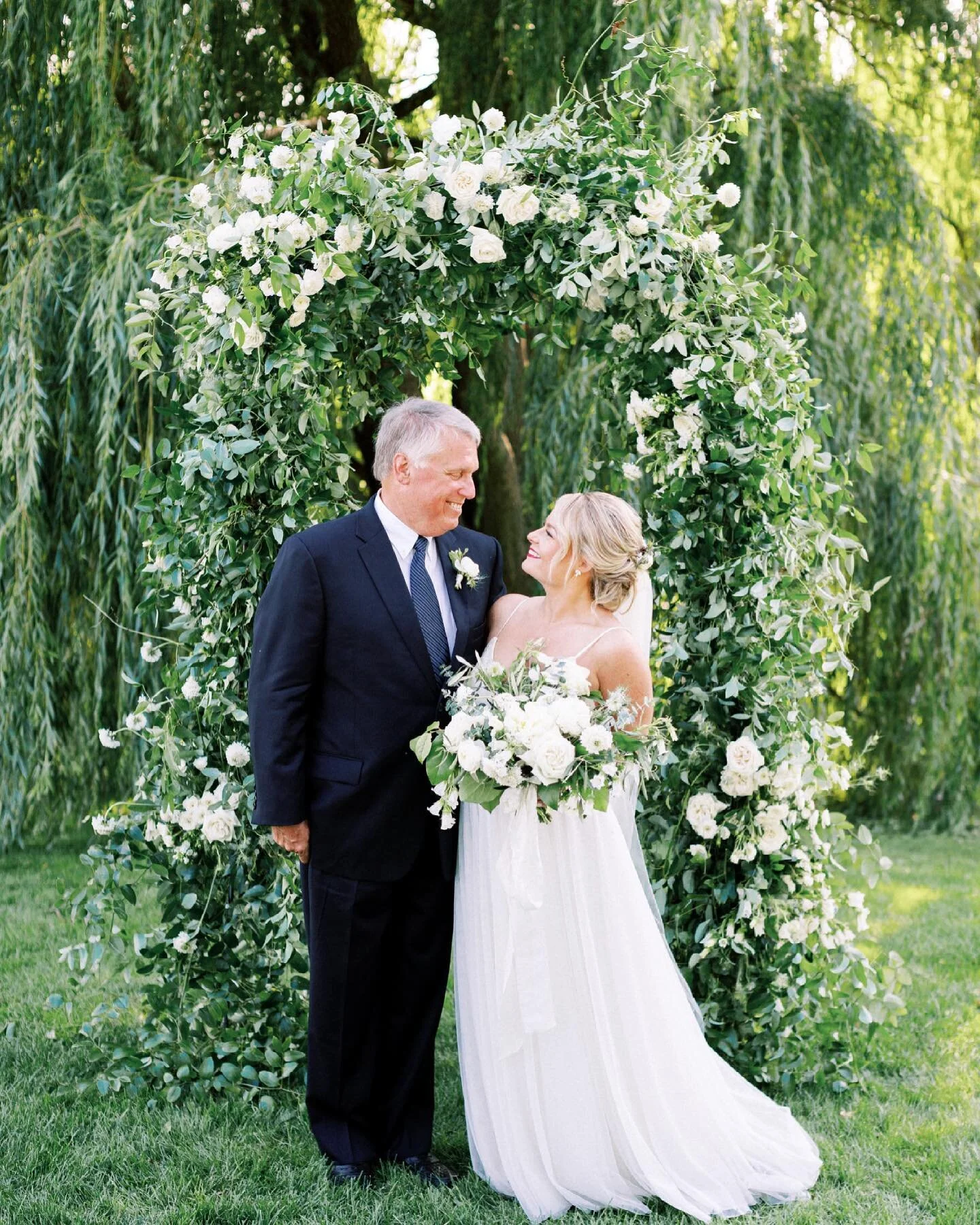 The special bond between a bride and her father never fails to deliver some of our favorite wedding day moments 😍 A very Happy Father’s Day to all of the dads out there! 🤍