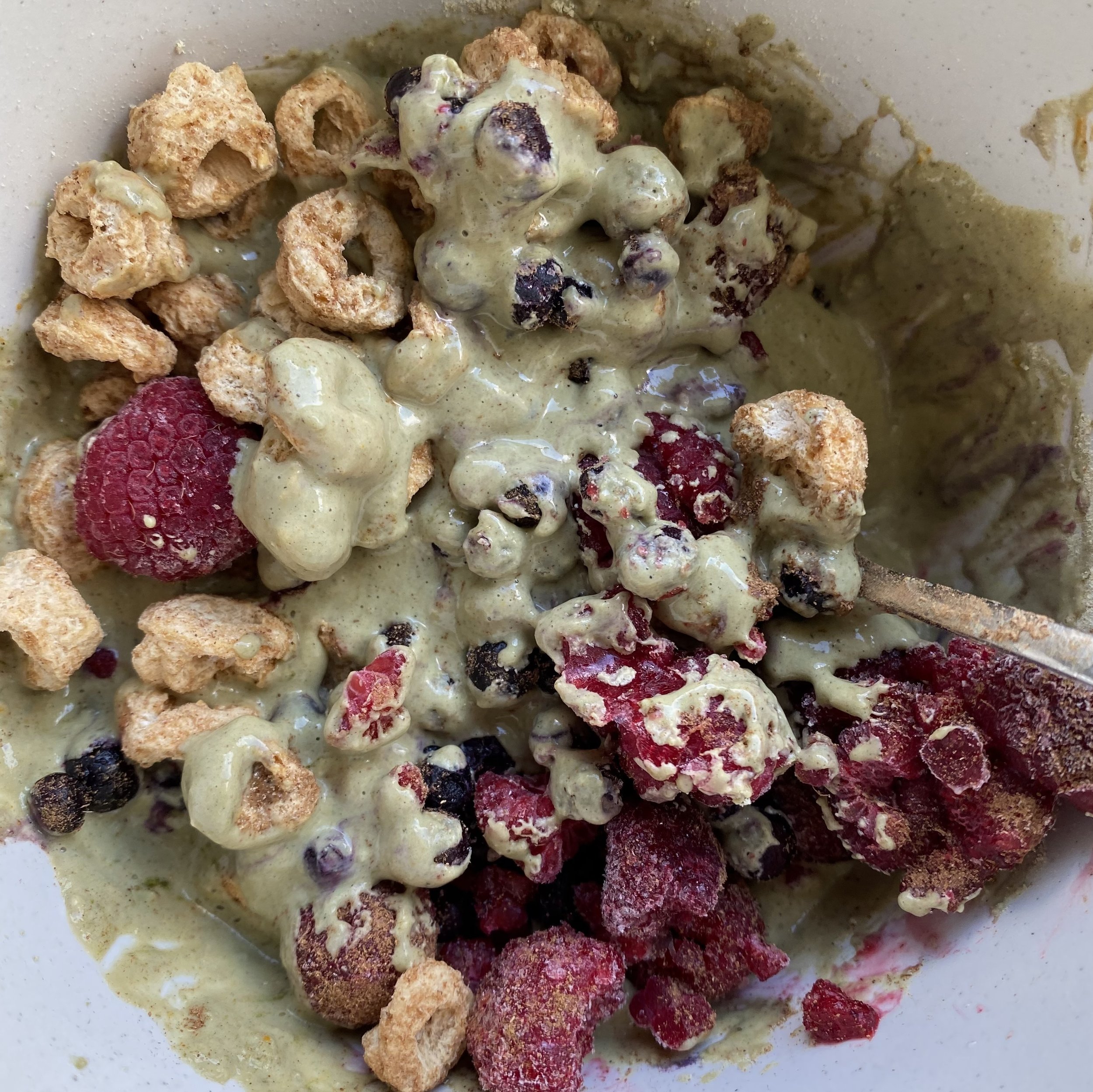 vanilla matcha berry yogurt bowl