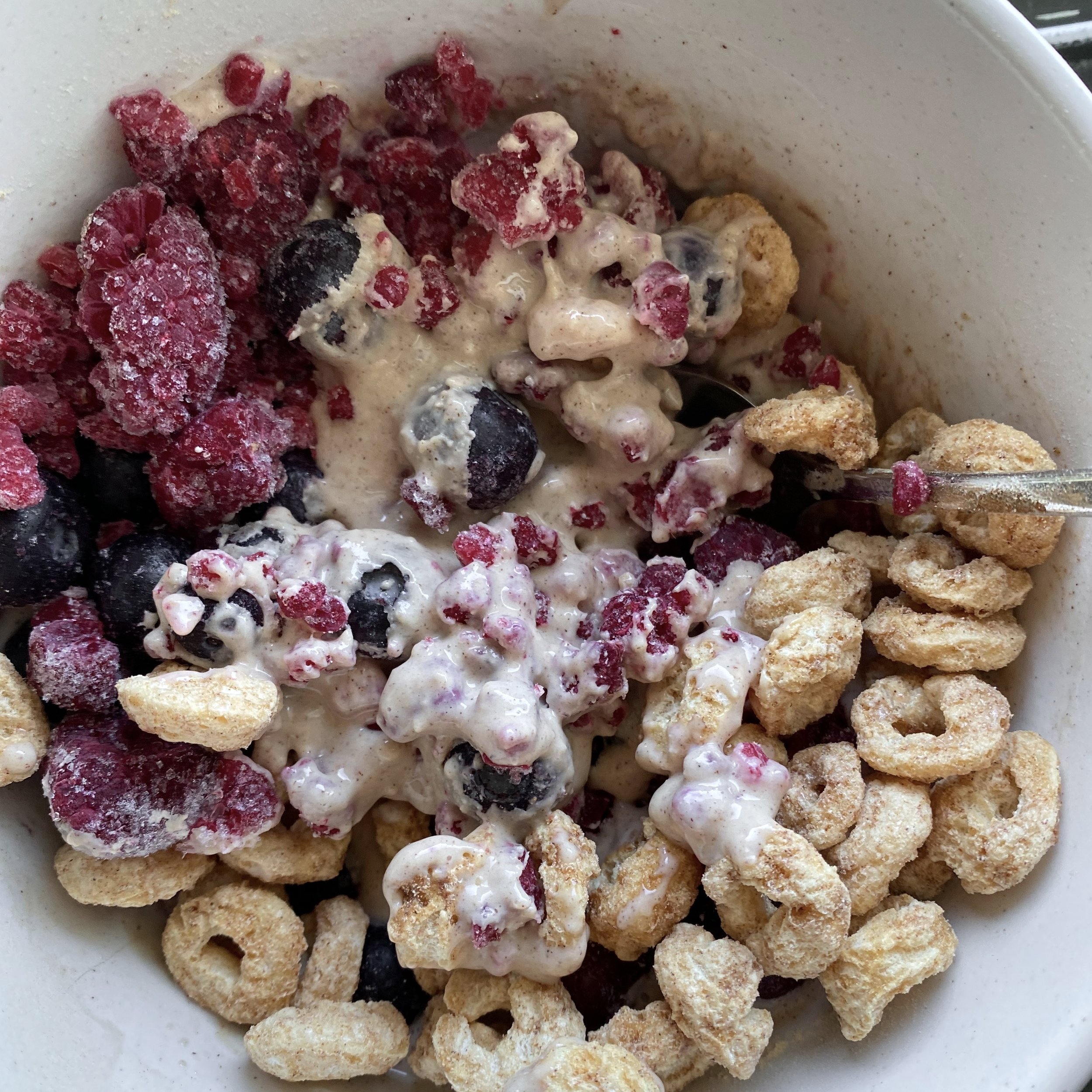cardamom vanilla yogurt bowl