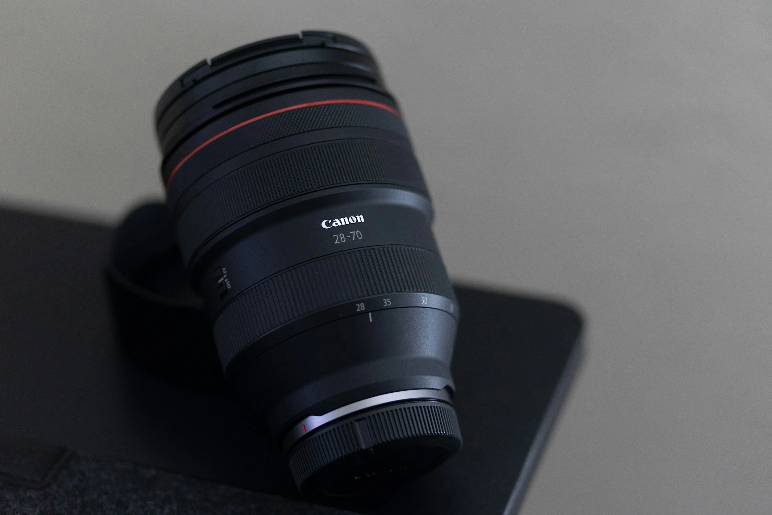 Canon 28-70mm F/2