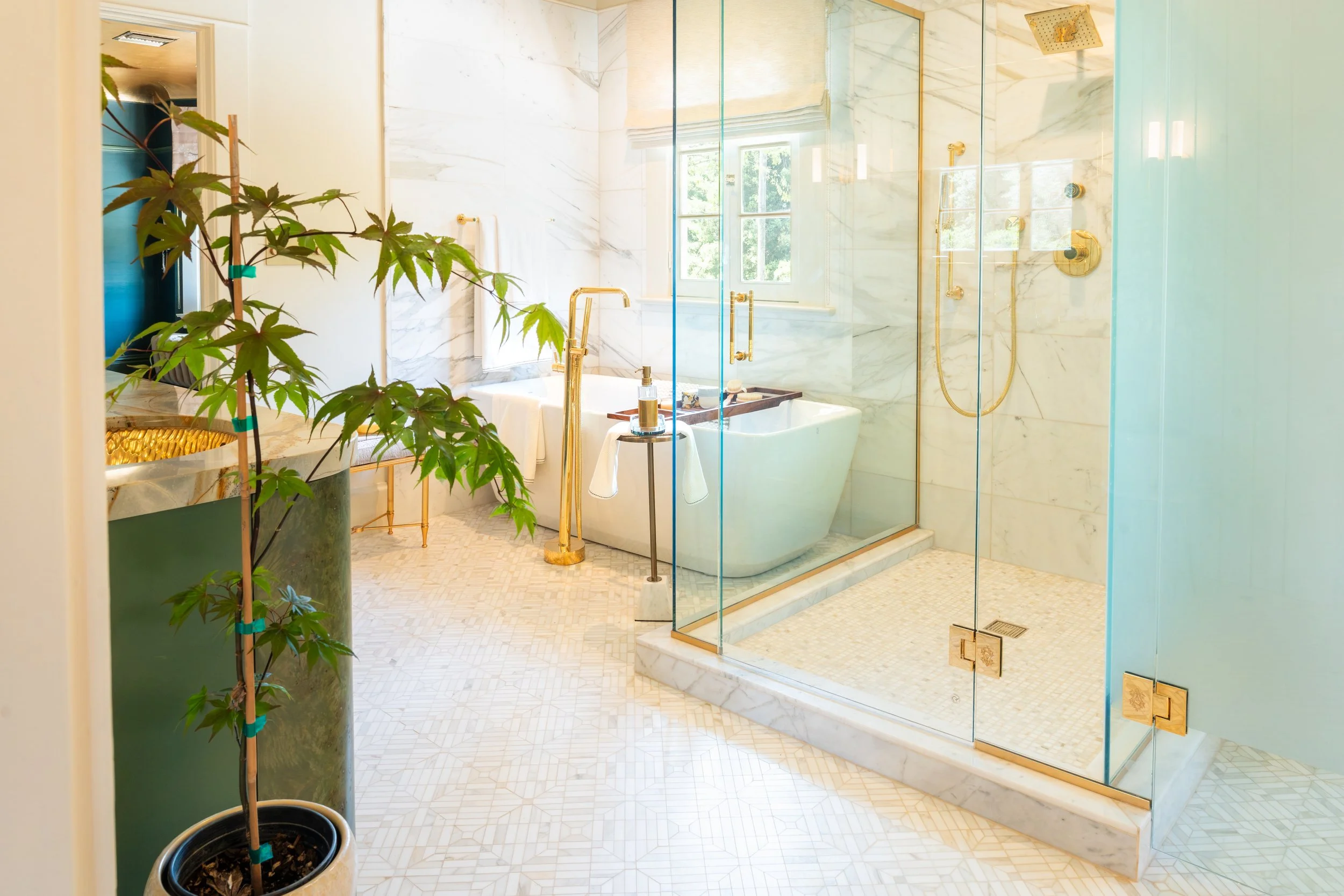 Pasadena Showcase House of Design's luxury bathroom with marble and feelings of nature in Los Angeles