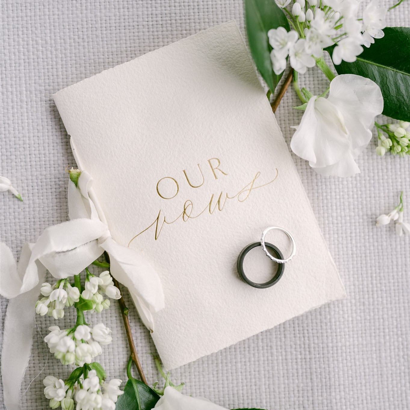 Minimalist wedding details. Love the simplicity of these vow books made by @enamourdesign 

Would you or did you write your own vows? 

Photography @blushwedphotos 
Vow Book @enamourdesign