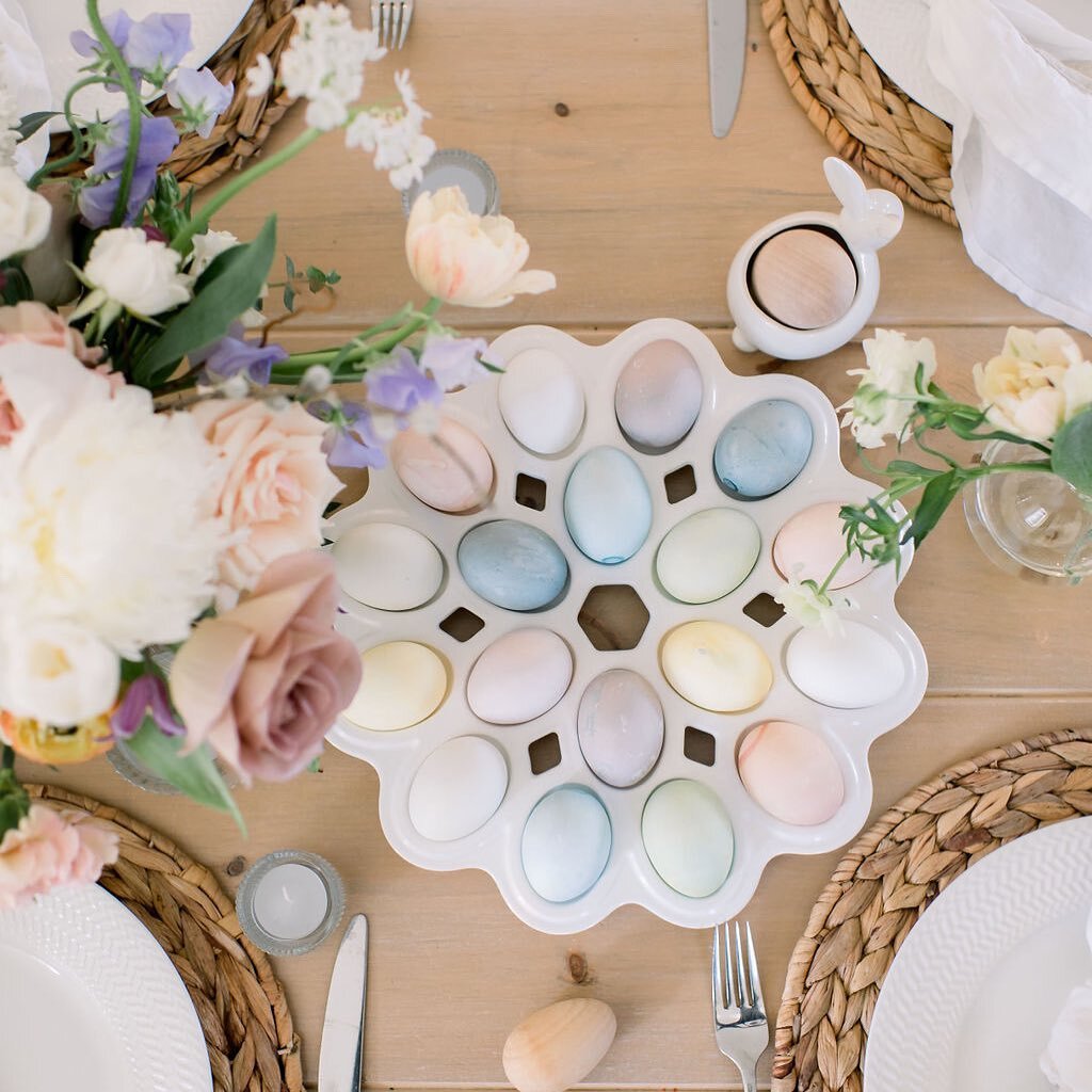 Hope you had a lovely Easter Weekend! We had such an amazing weekend with the family and loved watching the kiddos find all the Easter treats. 

Photography @tanyakuzykphotography 
Florals @brandymaddisonevents