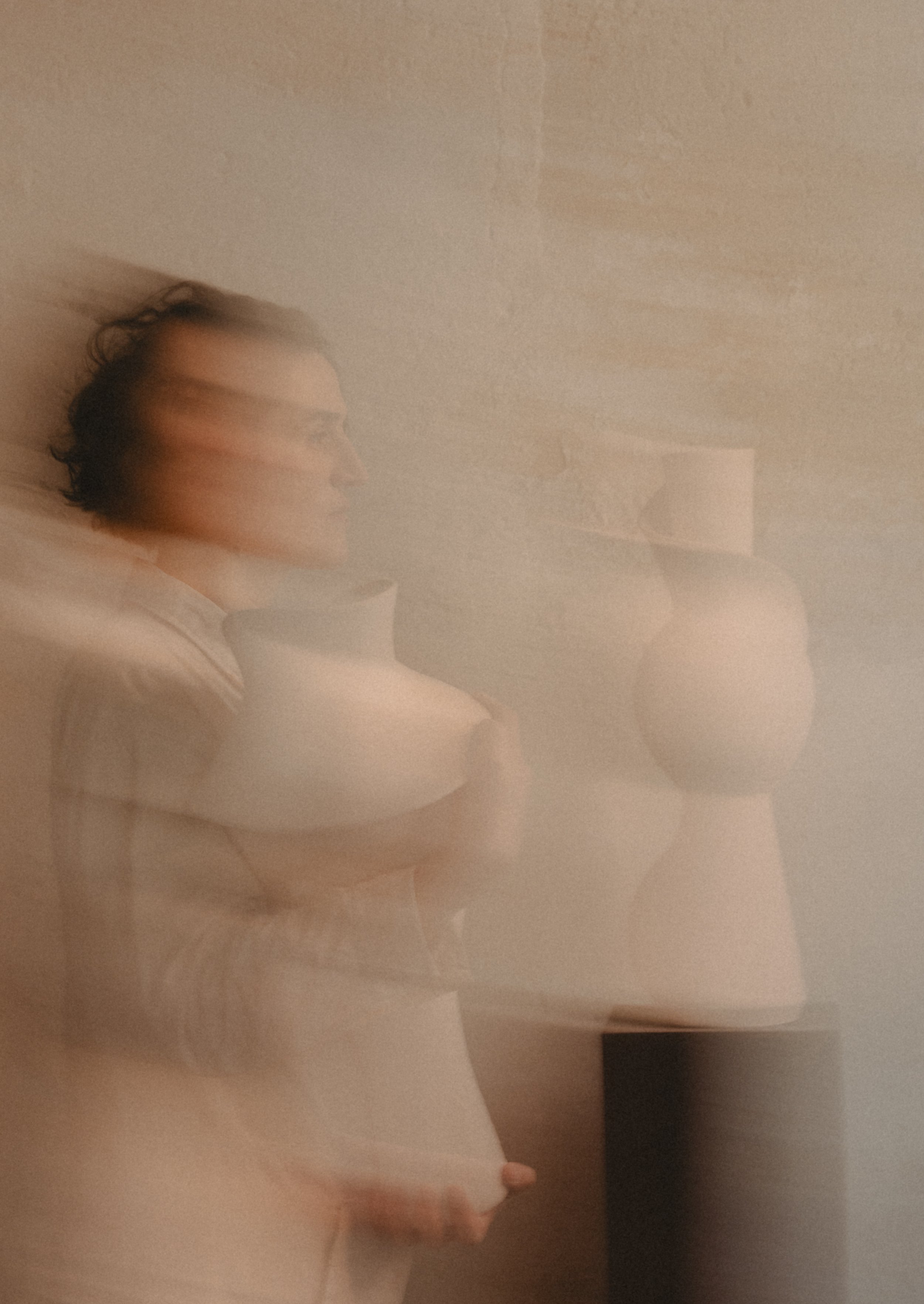 Areté d’Empordà: sesión editorial entre moda, cerámica y diseño mediterráneo