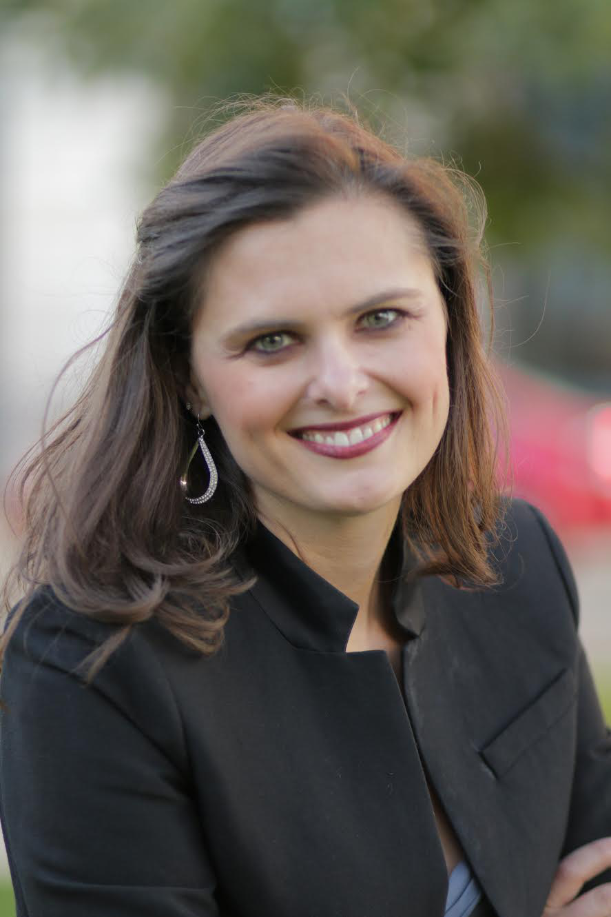 Holly Duckworth headshot.png