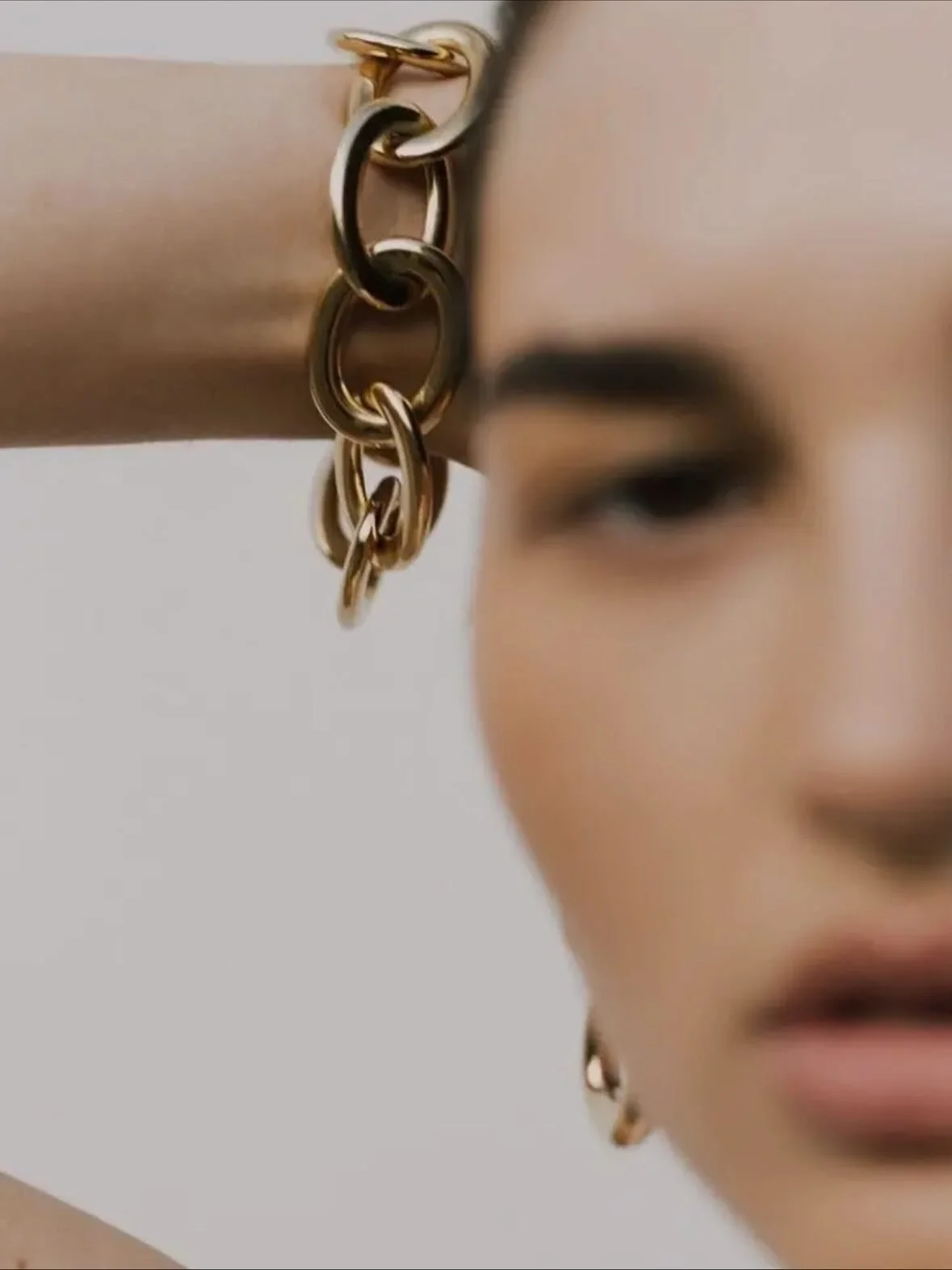 SHOP DIRECT 🔗

Layer with your other jewelery or wear it alone - this bold chain bracelet will elevate your everyday style.

Timeless, classic and effortless&hellip;

&bull; Sustainably sourced
&bull; Eco-friendly
&bull; Recyclable packaging
&bull; 