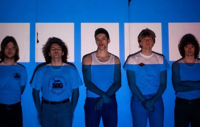 FEET express their frustration on raw new single, ‘Busy Waiting’