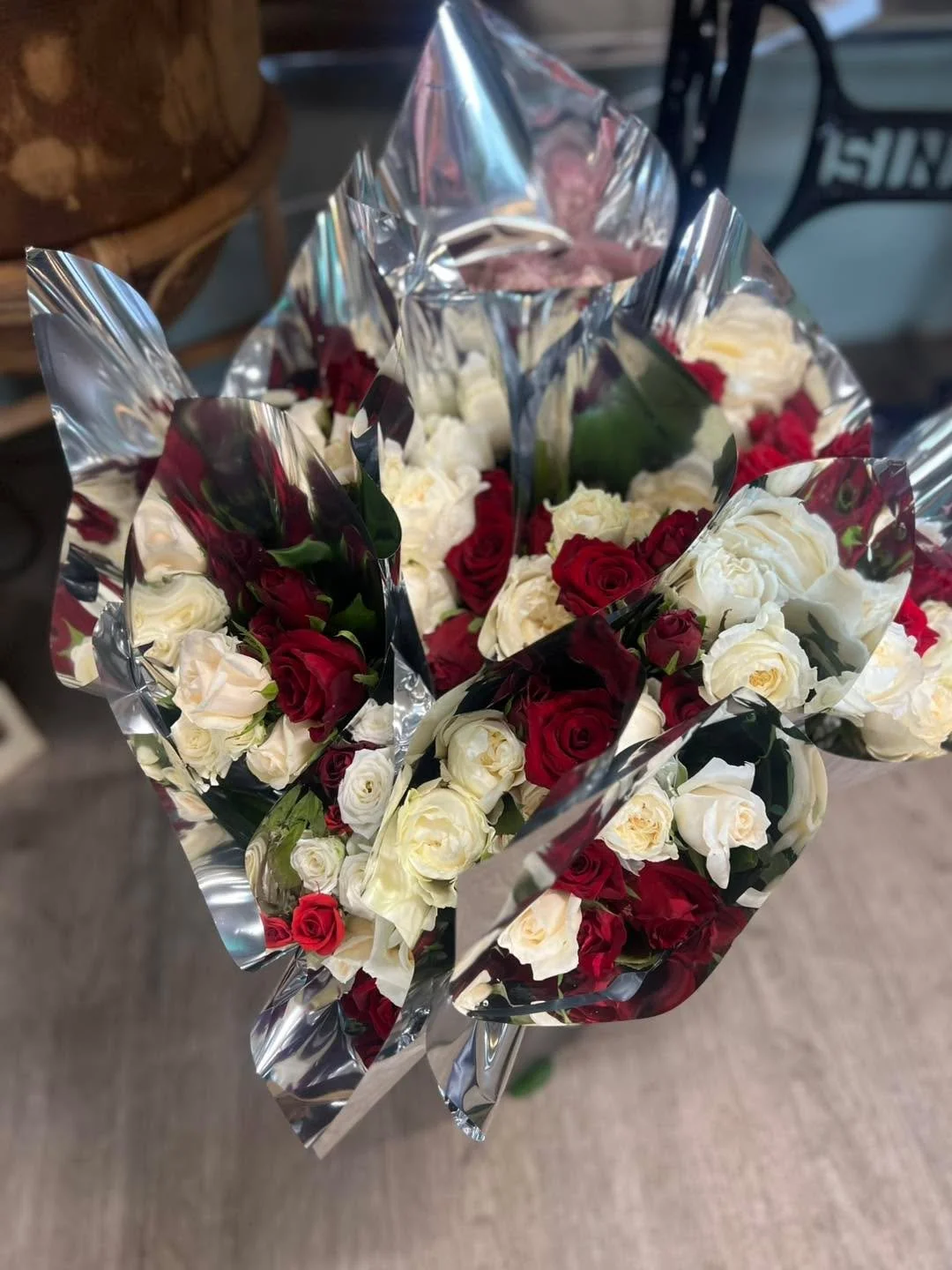 It wouldn&rsquo;t be a true Goddess Day at Trevallan without our own local flower goddess walking through the door, arms full of freshly cut blooms from @curreyflowers 

There&rsquo;s something just a little different about flowers that have been gro