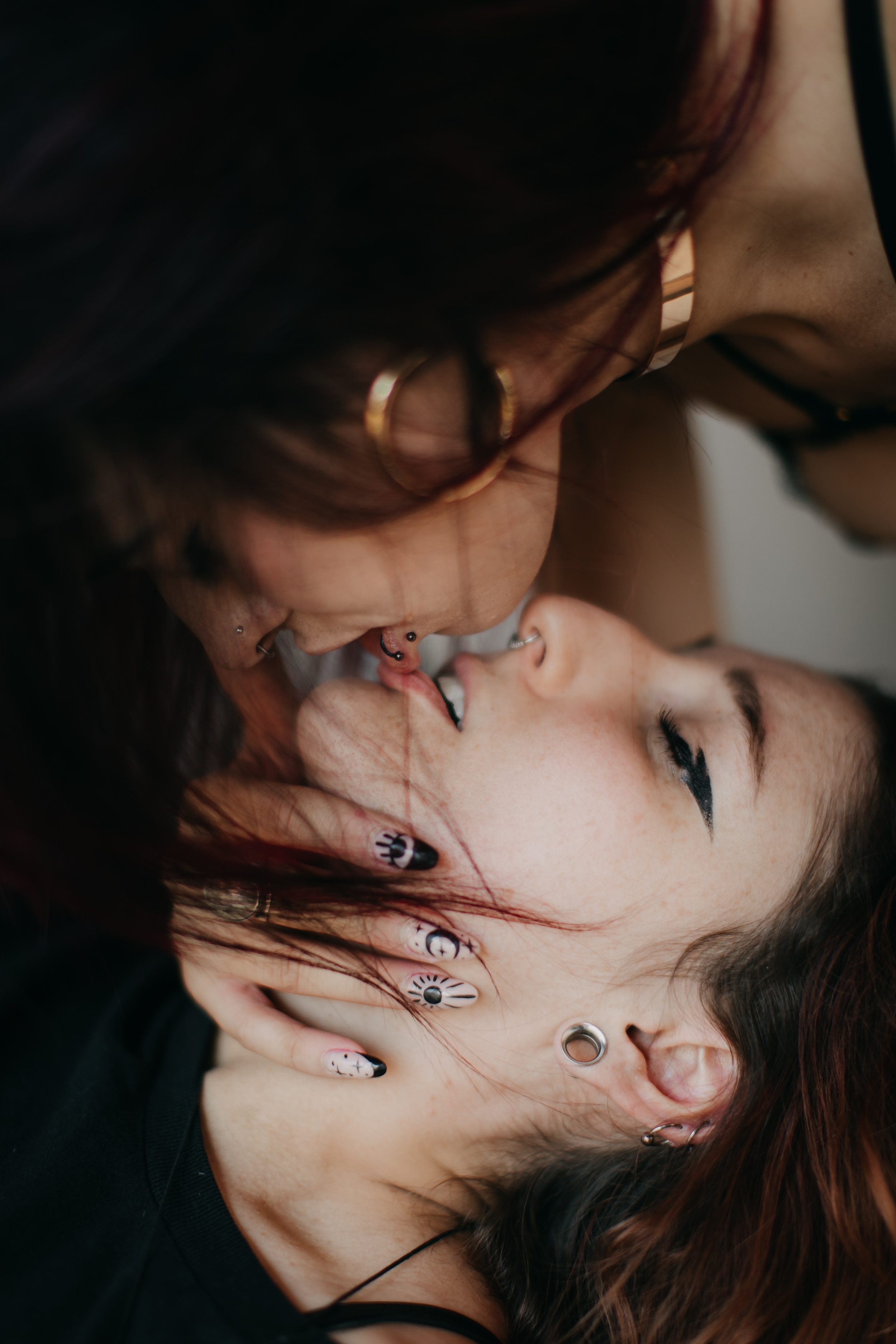 En cette journée du 17 mai, un extrait de séance photo LGBT.