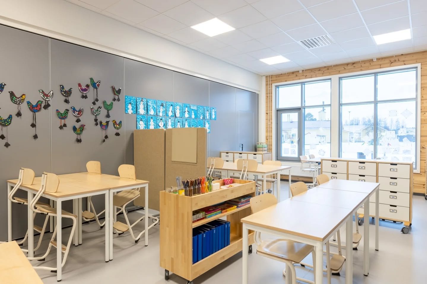 Kuvasin maaliskuun puolella referenssikuvia Tevella Oy:lle Tyrn&auml;v&auml;ll&auml; sijaitsevassa uudessa Kirkkom&auml;nnik&ouml;n p&auml;iv&auml;kodissa. Kyseess&auml; on monella tapaa inspiroiva kohde &ndash; tilat ovat raikkaita, valoisia ja suun