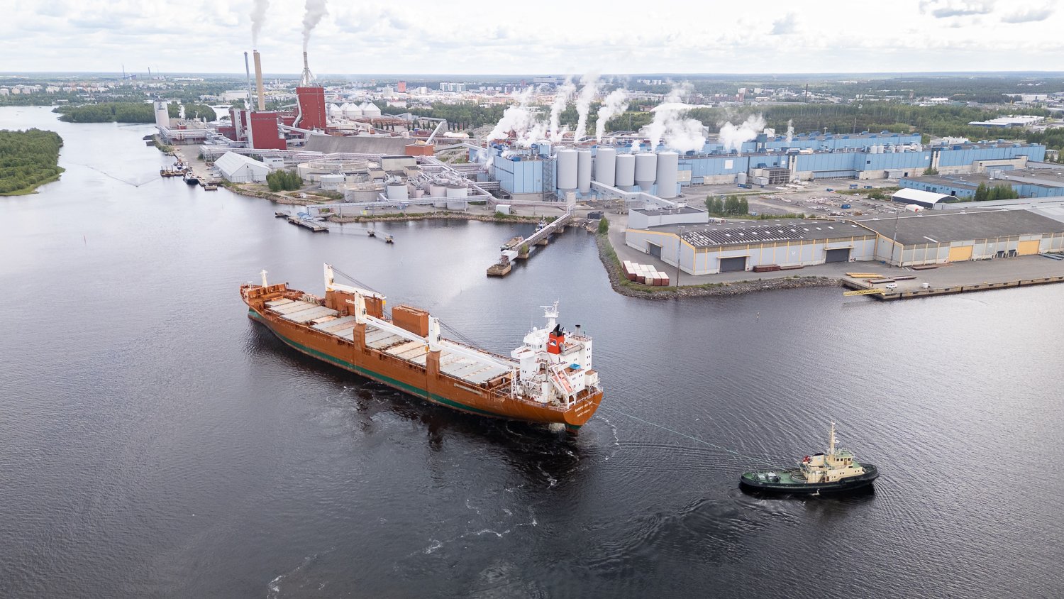 Arrival of the Spliethoff S-Type vessel, Sampogracht, at the Port of Oulu, Finland