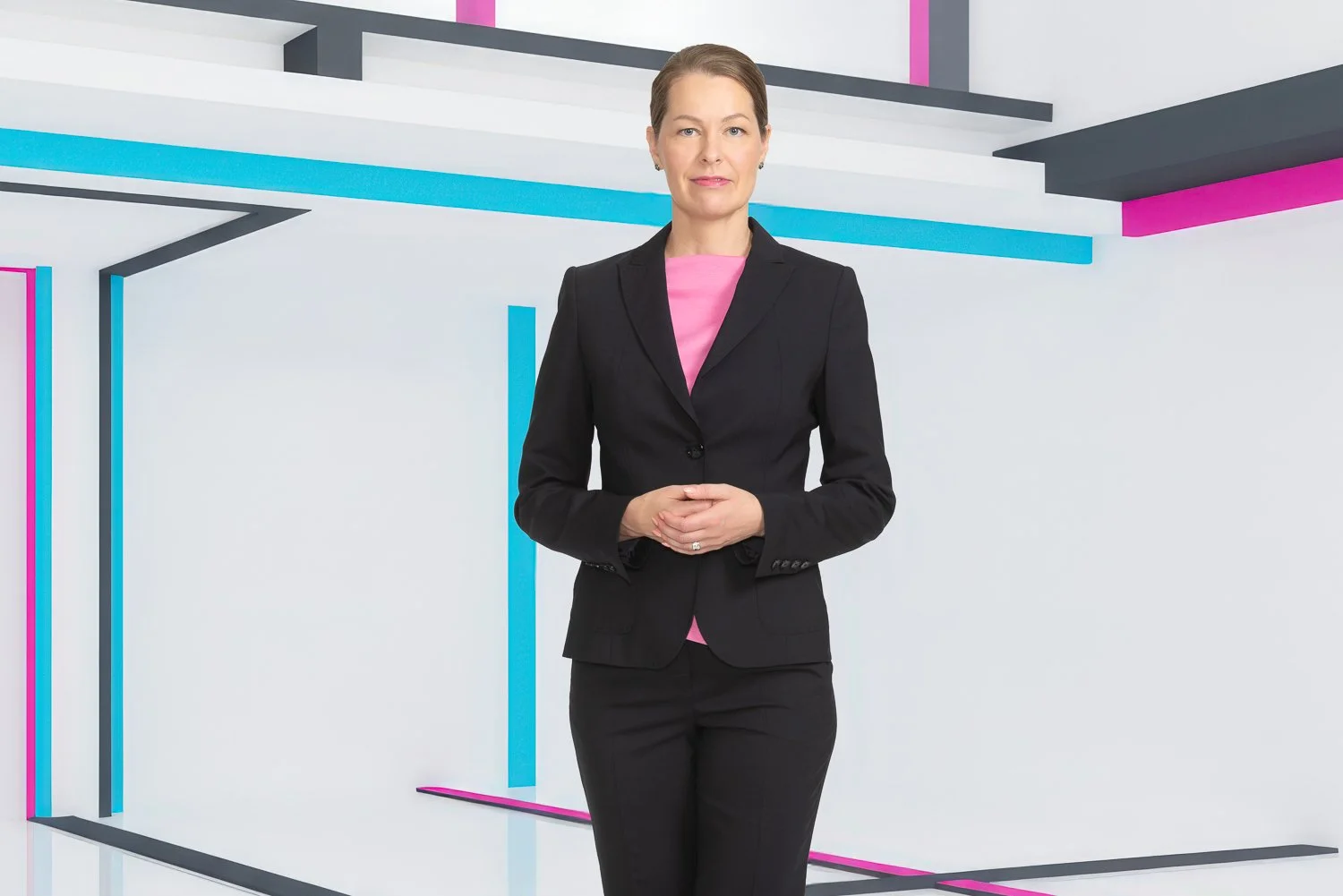 AI:lla tehty tausta ja tiukempi rajaus