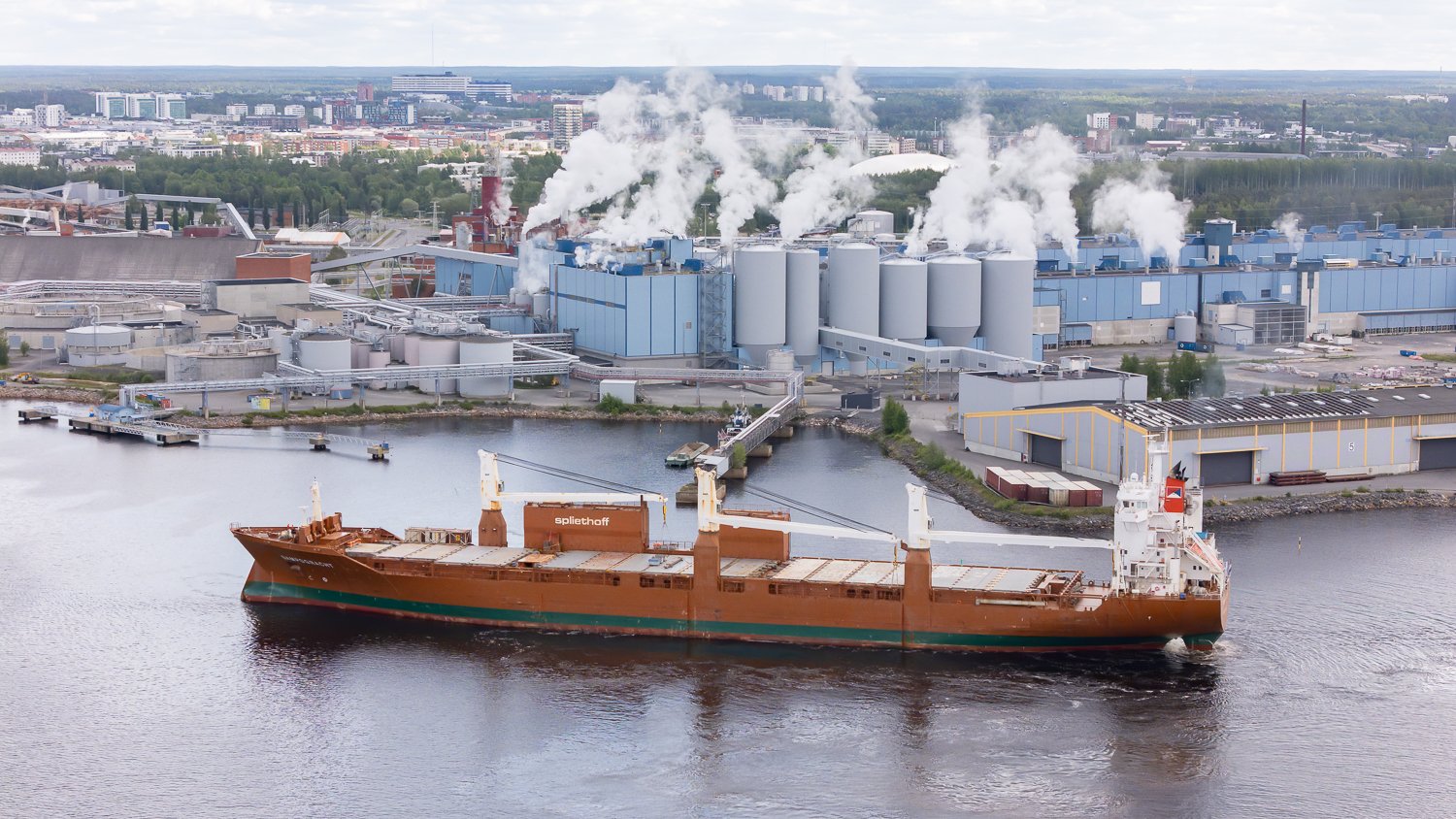 Arrival of the Spliethoff S-Type vessel, Sampogracht, at the Port of Oulu, Finland