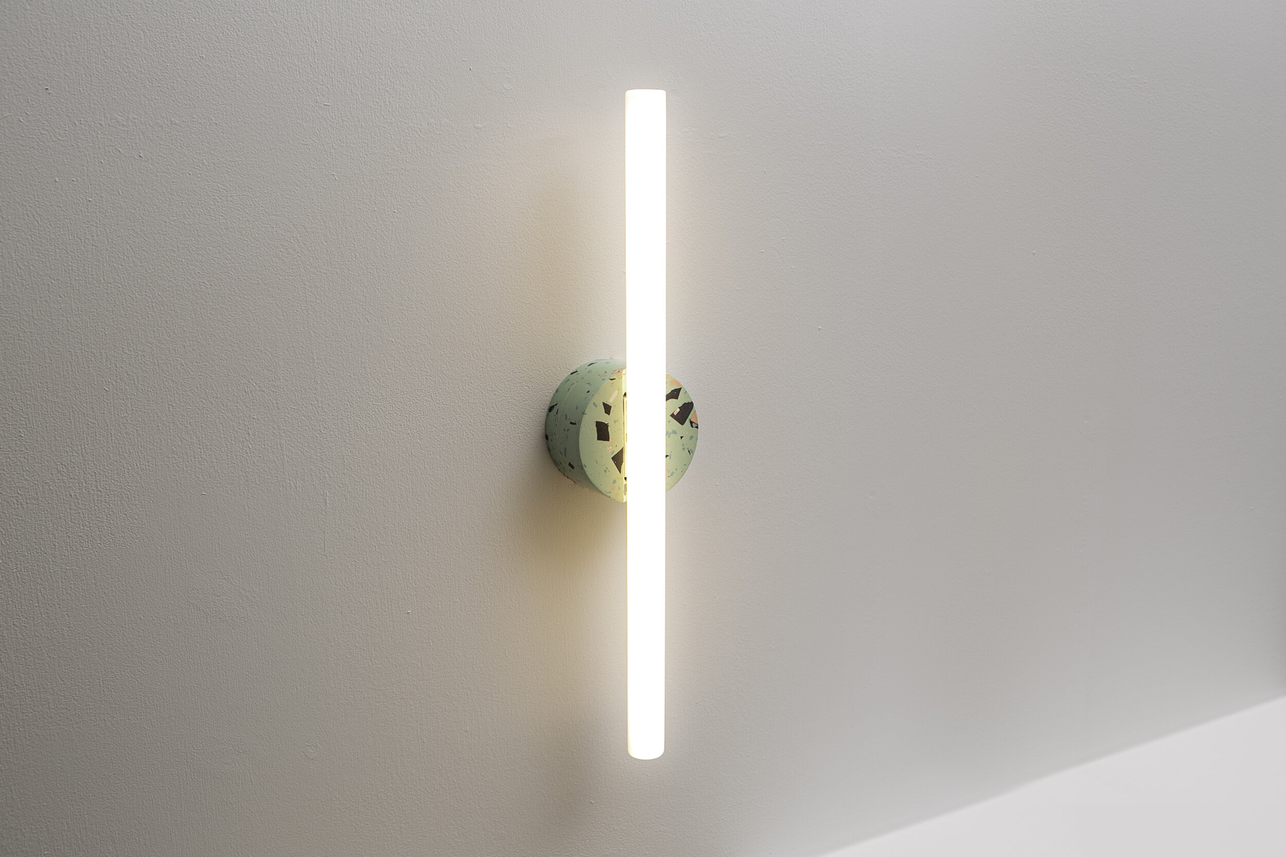 ITEM_Groen_Angle_Vert_Milk_On.jpg
