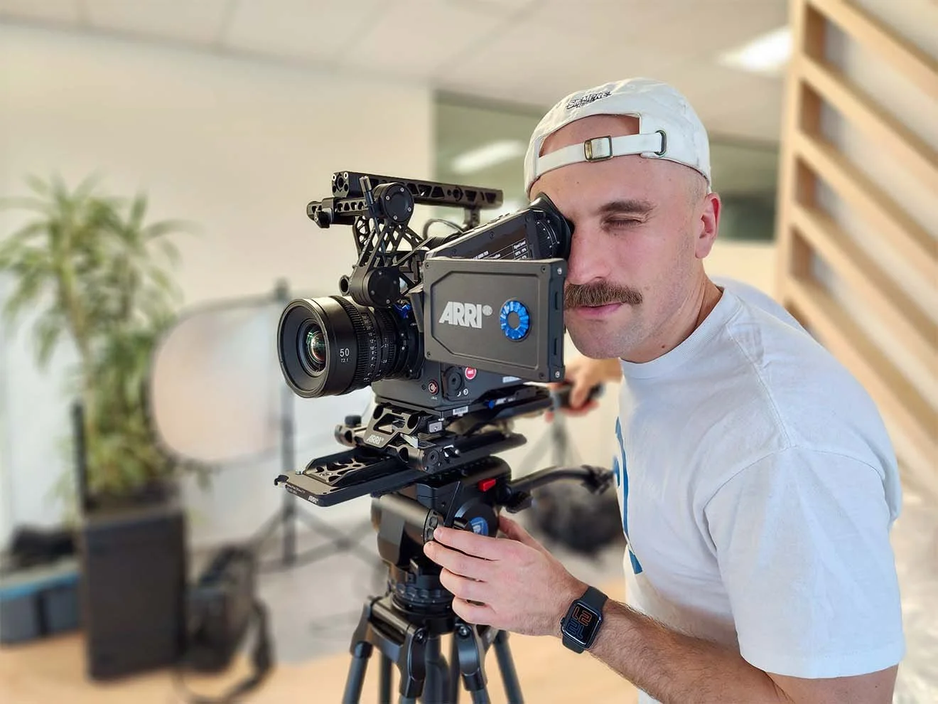 How Much a Videographer Costs in Canada A Simple Guide to Pricing